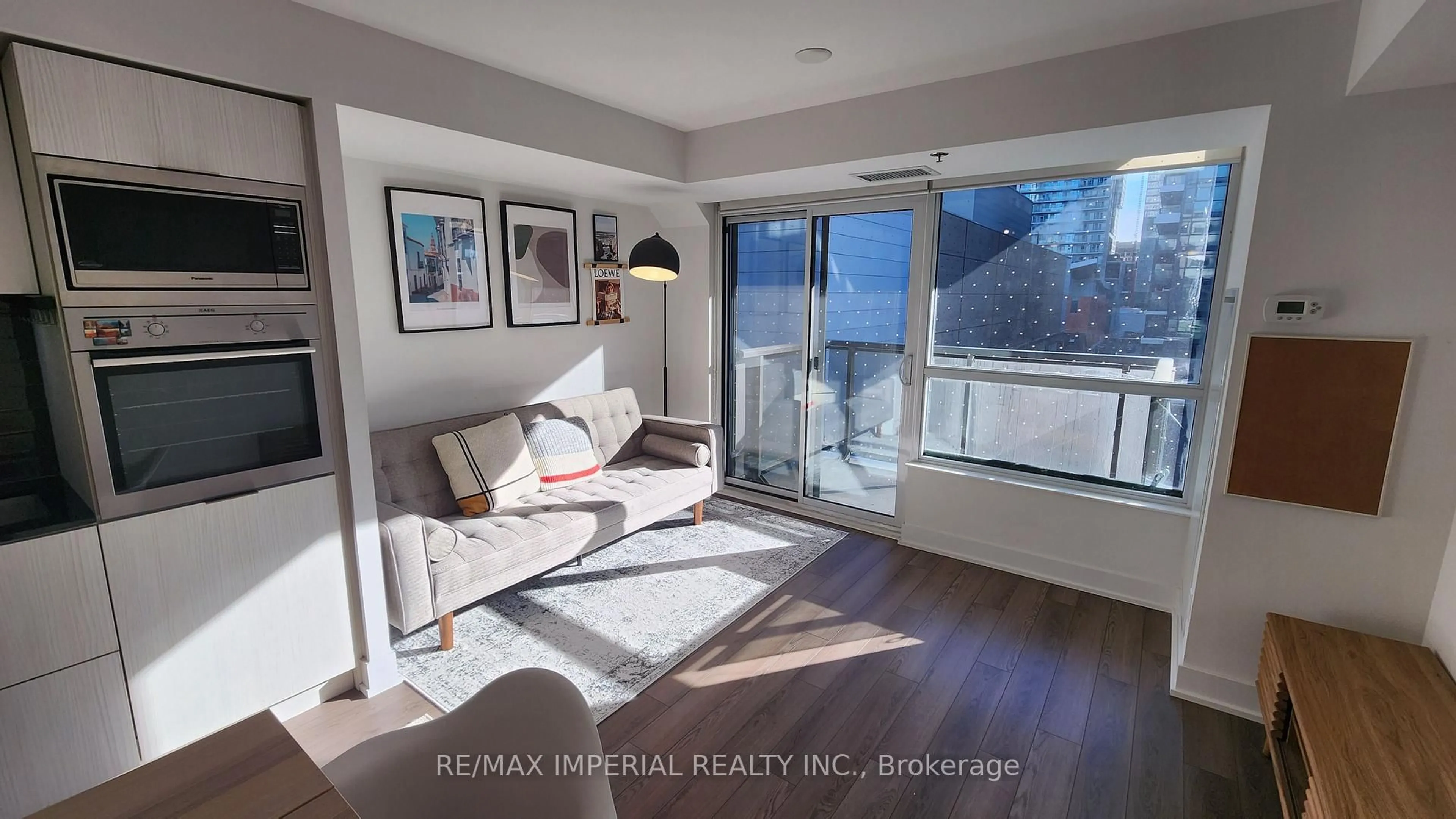 Unknown for 318 Richmond St #515, Toronto Ontario M5V 0B4