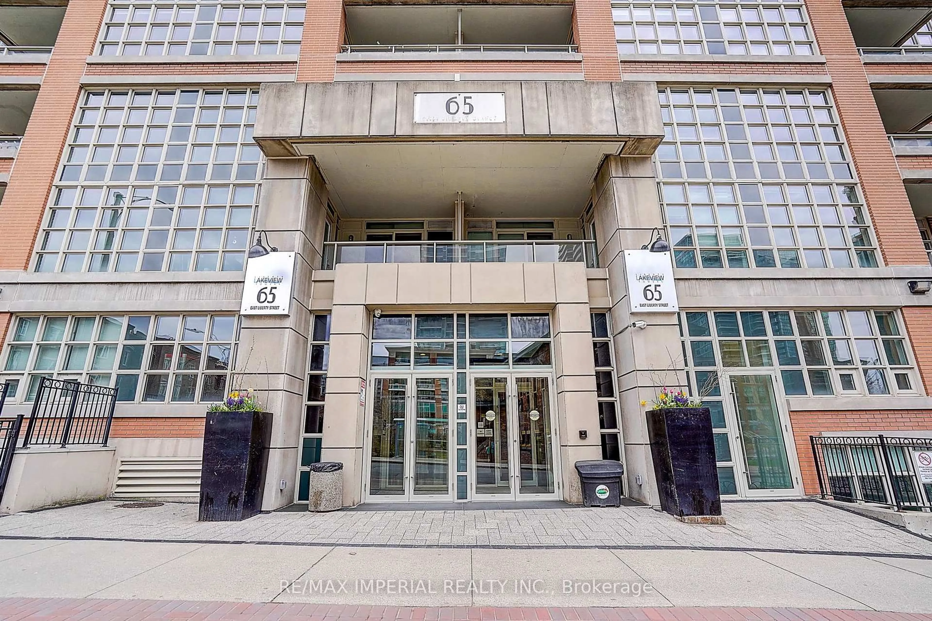 Indoor foyer for 65 East Liberty St #417, Toronto Ontario M6K 3R2