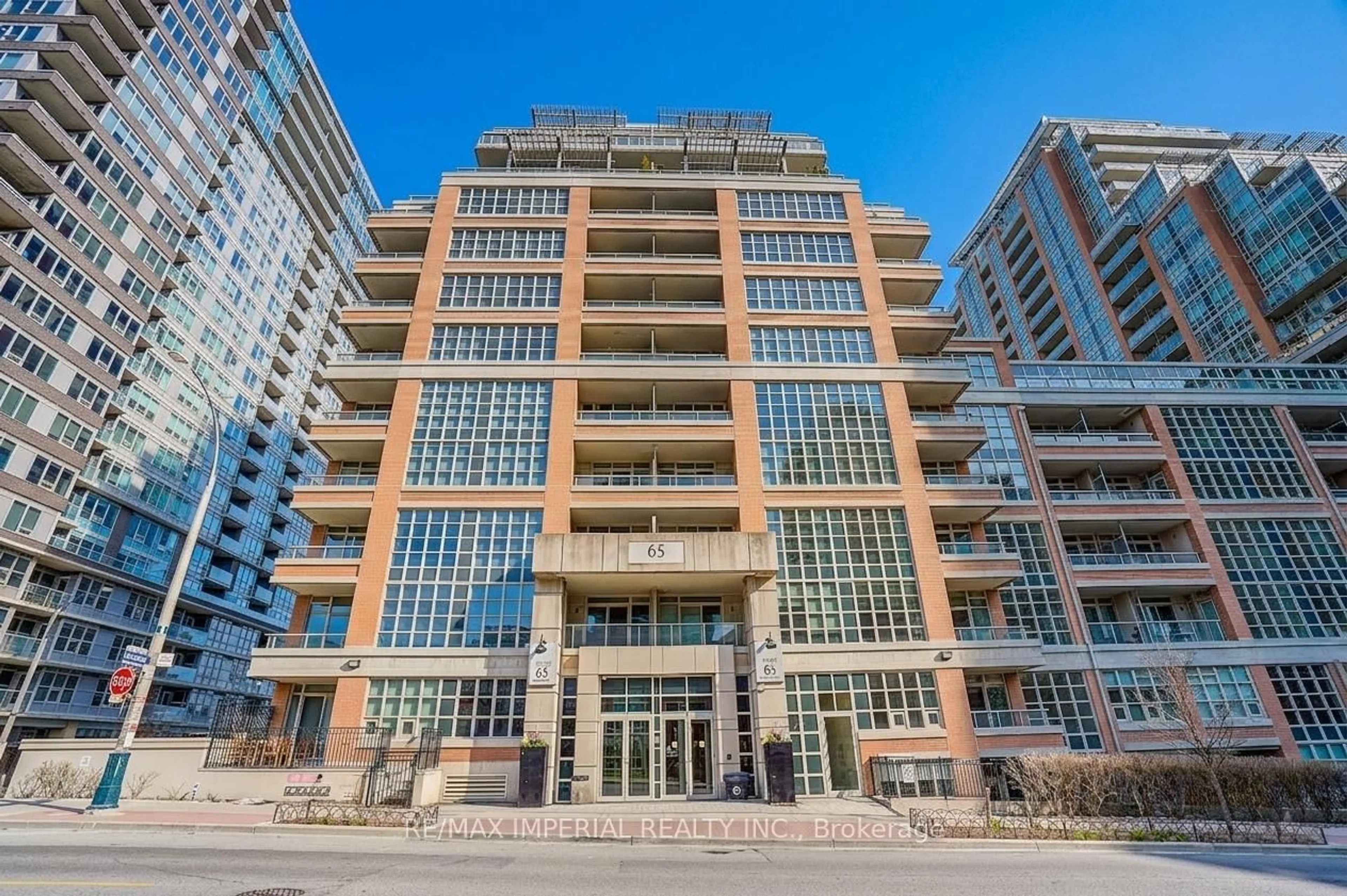 Indoor foyer for 65 East Liberty St #417, Toronto Ontario M6K 3R2