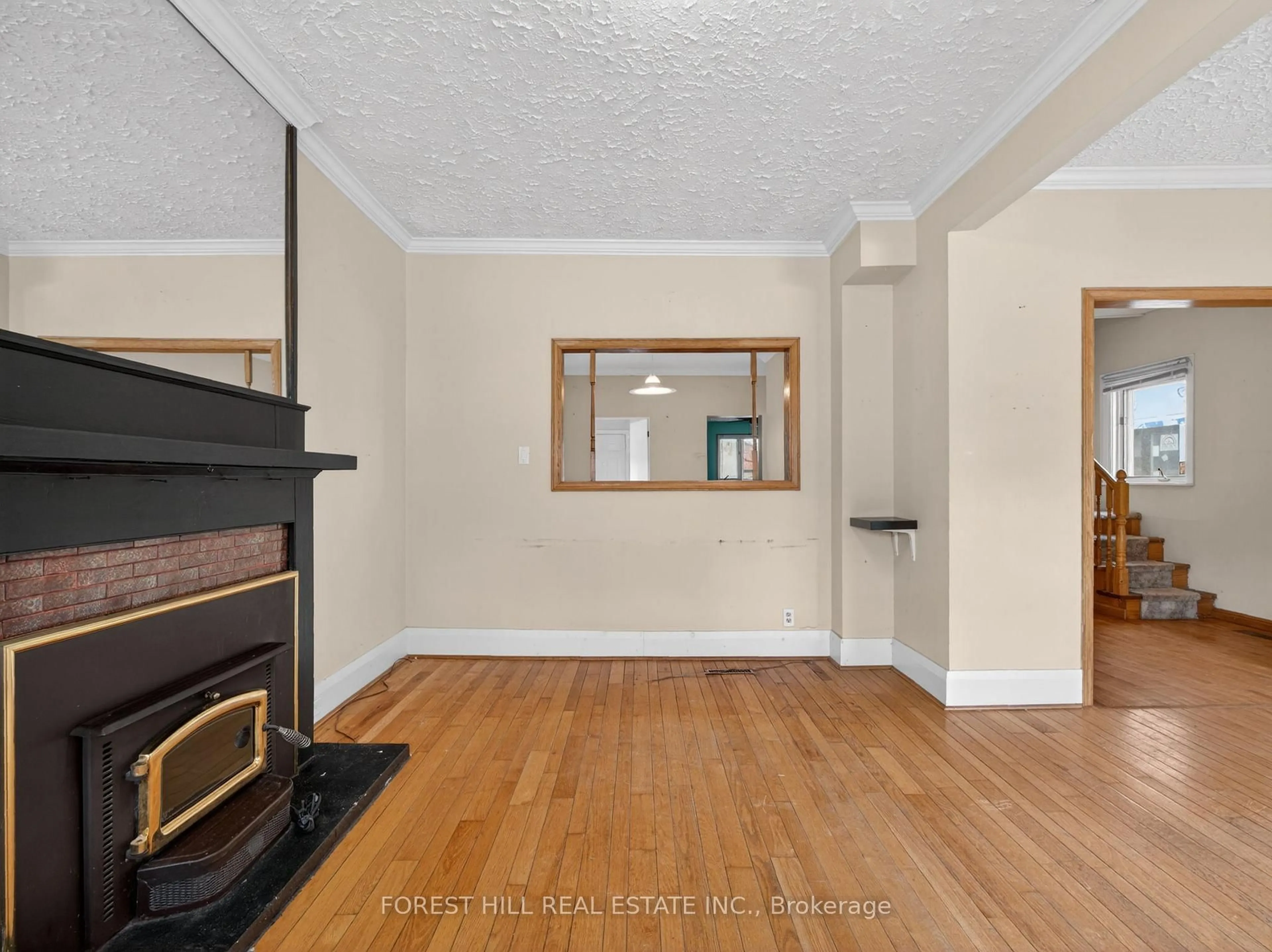 Living room with furniture, wood/laminate floor for 78 Burndale Ave, Toronto Ontario M2N 1S7