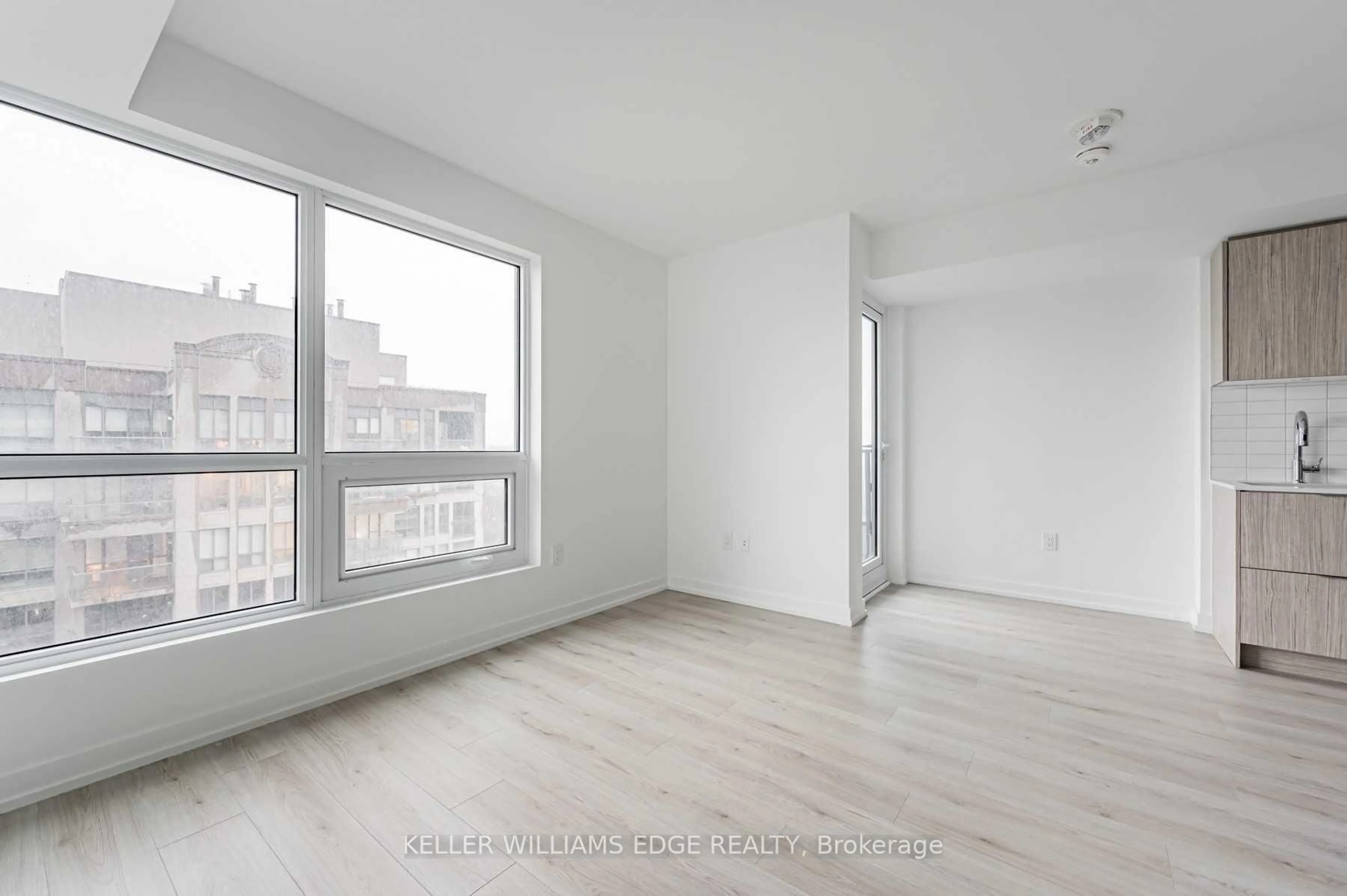 A pic of a room for 395 Bloor St #1307, Toronto Ontario M4W 0B4
