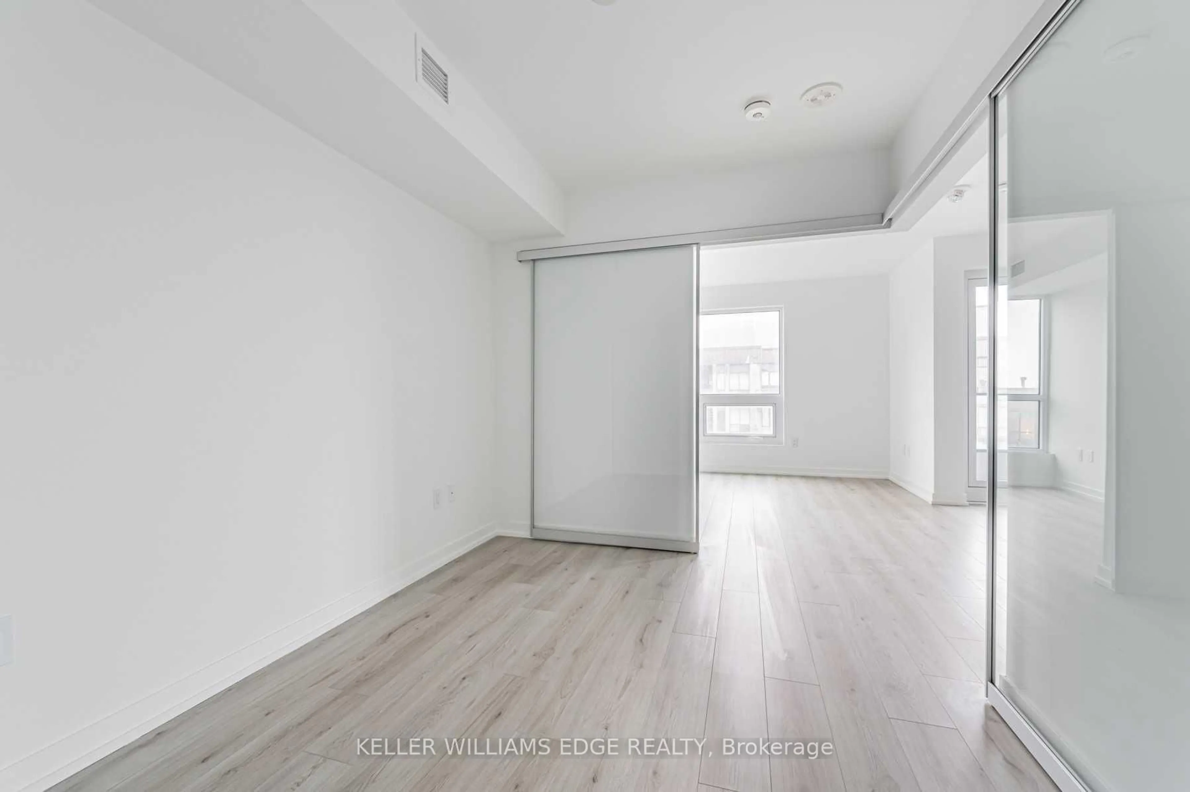 A pic of a room for 395 Bloor St #1307, Toronto Ontario M4W 0B4