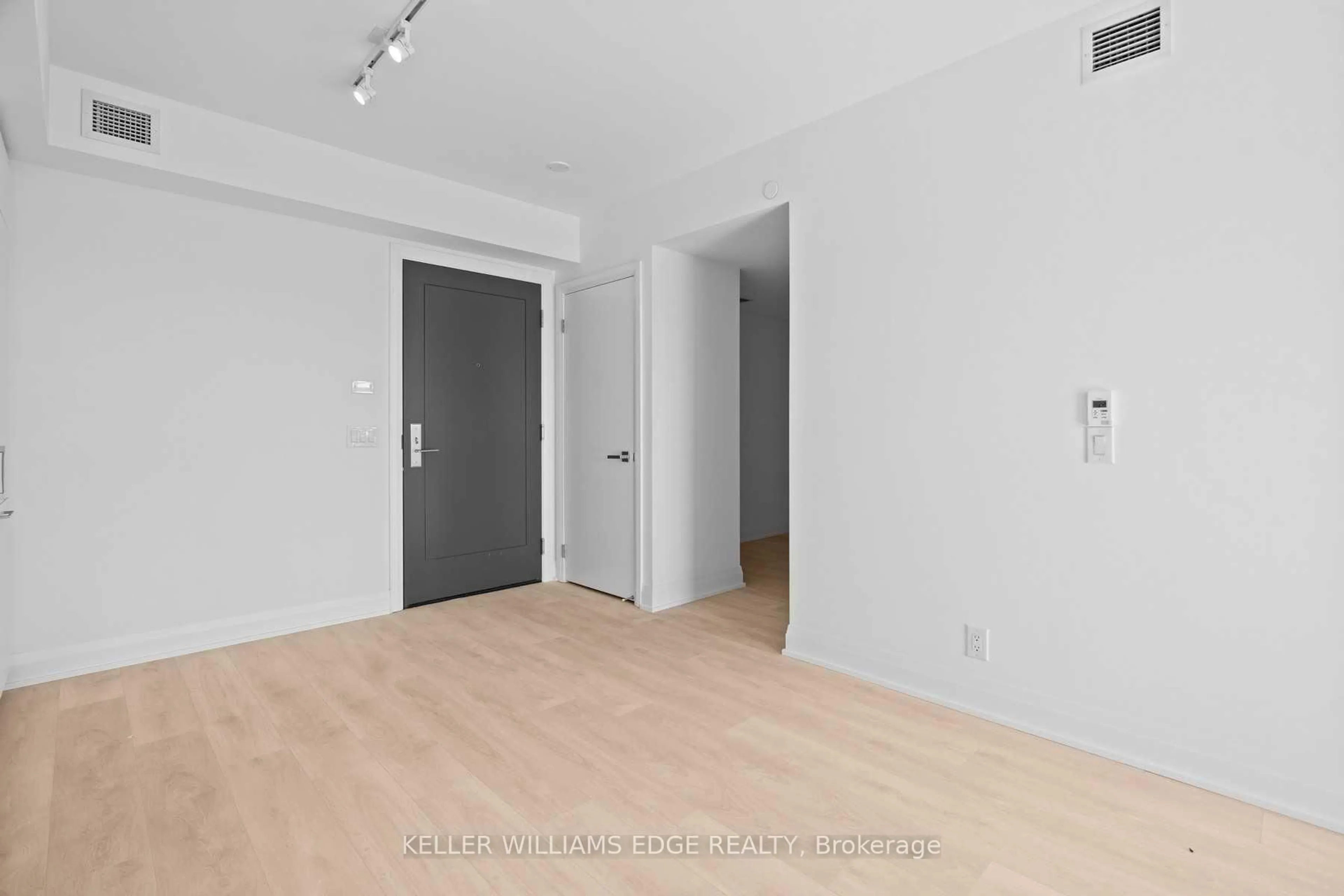 Unknown for 33 Frederick Todd Way #507, Toronto Ontario M4G 0C9