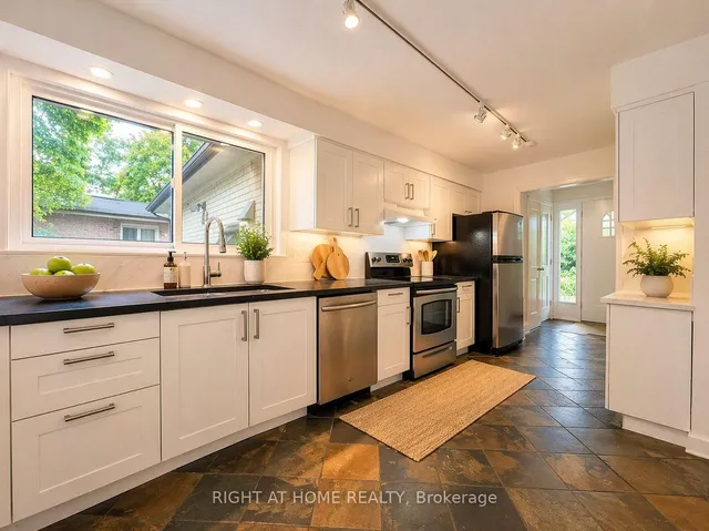 15 Foursome Cres, Toronto 5