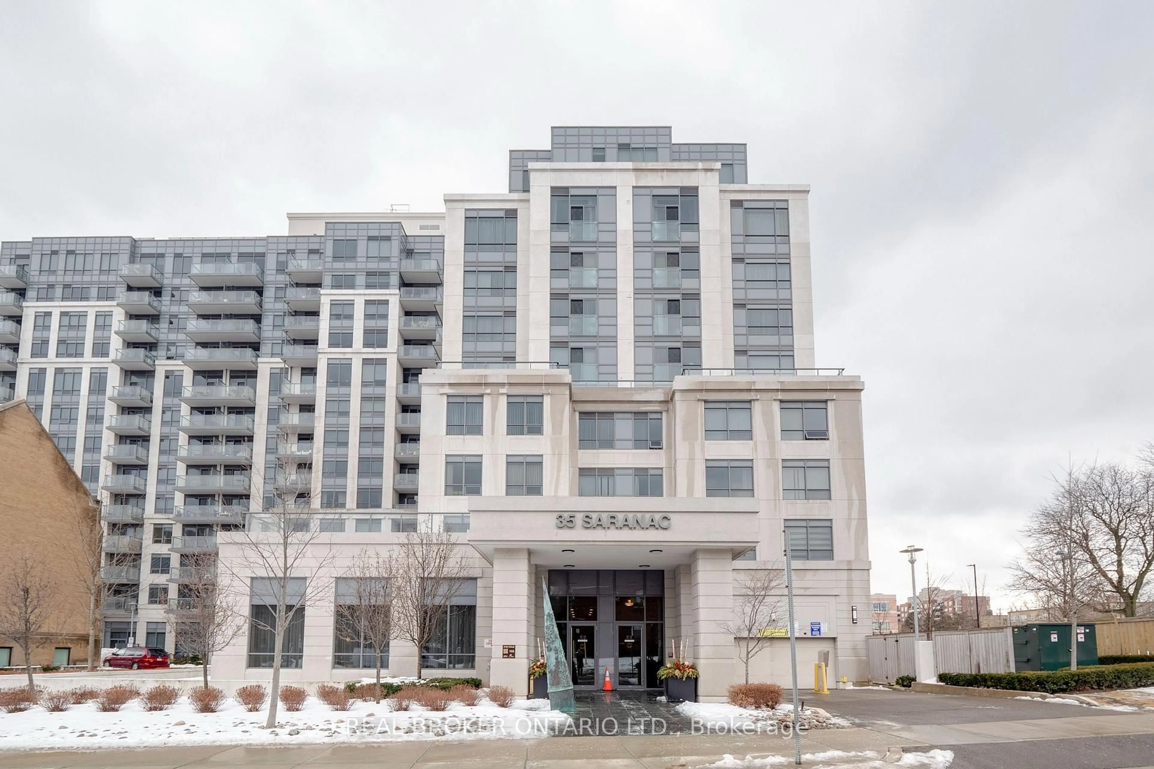 Indoor foyer for 35 Saranac Blvd #225, Toronto Ontario M6A 2G4