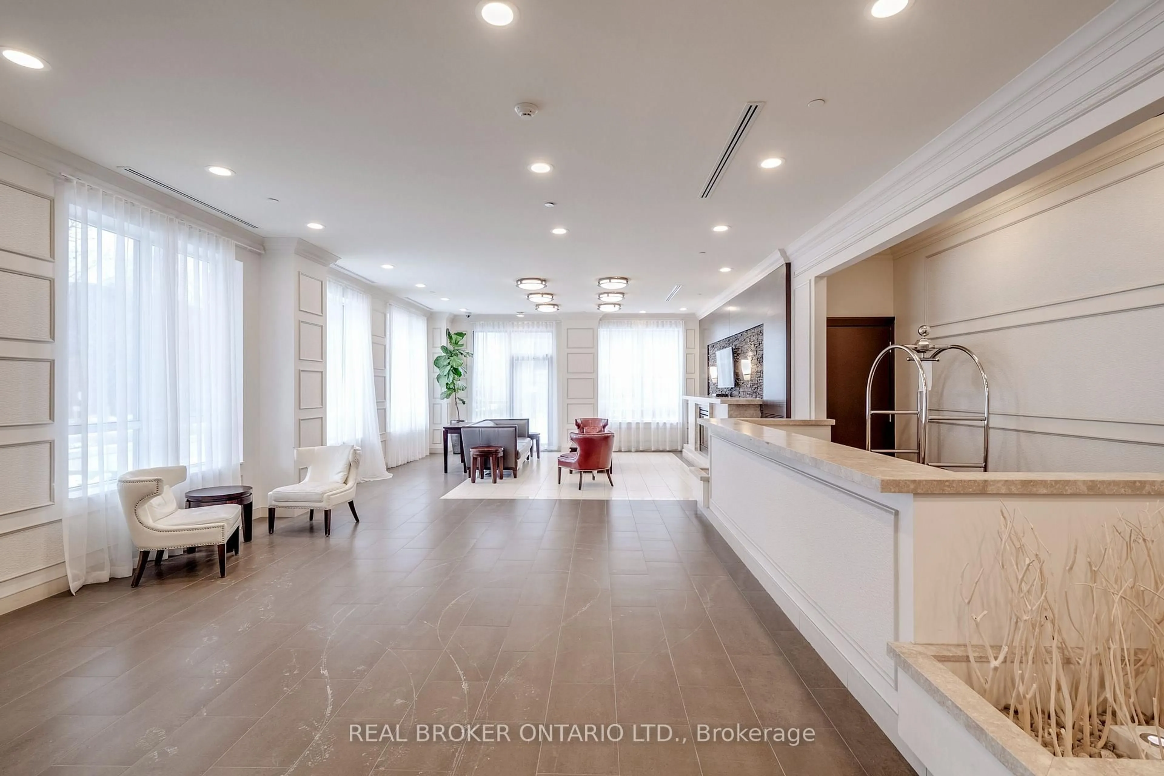 Unknown for 35 Saranac Blvd #225, Toronto Ontario M6A 2G4