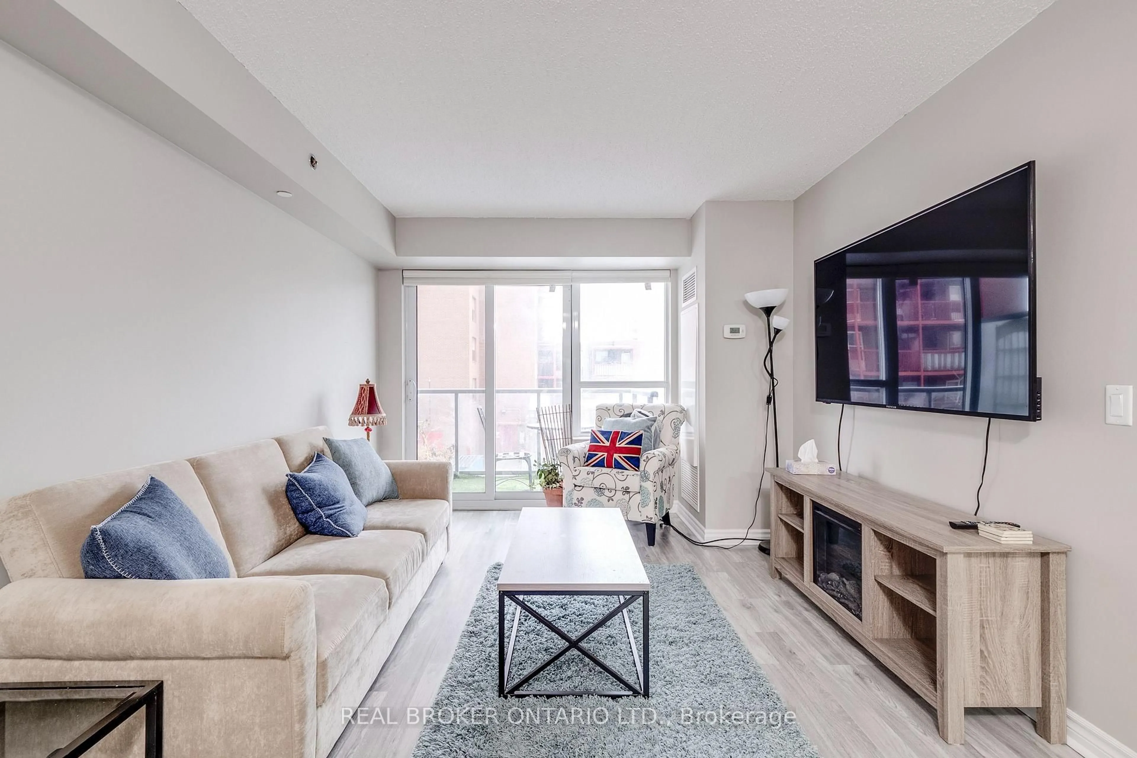 Living room with furniture, unknown for 35 Saranac Blvd #225, Toronto Ontario M6A 2G4