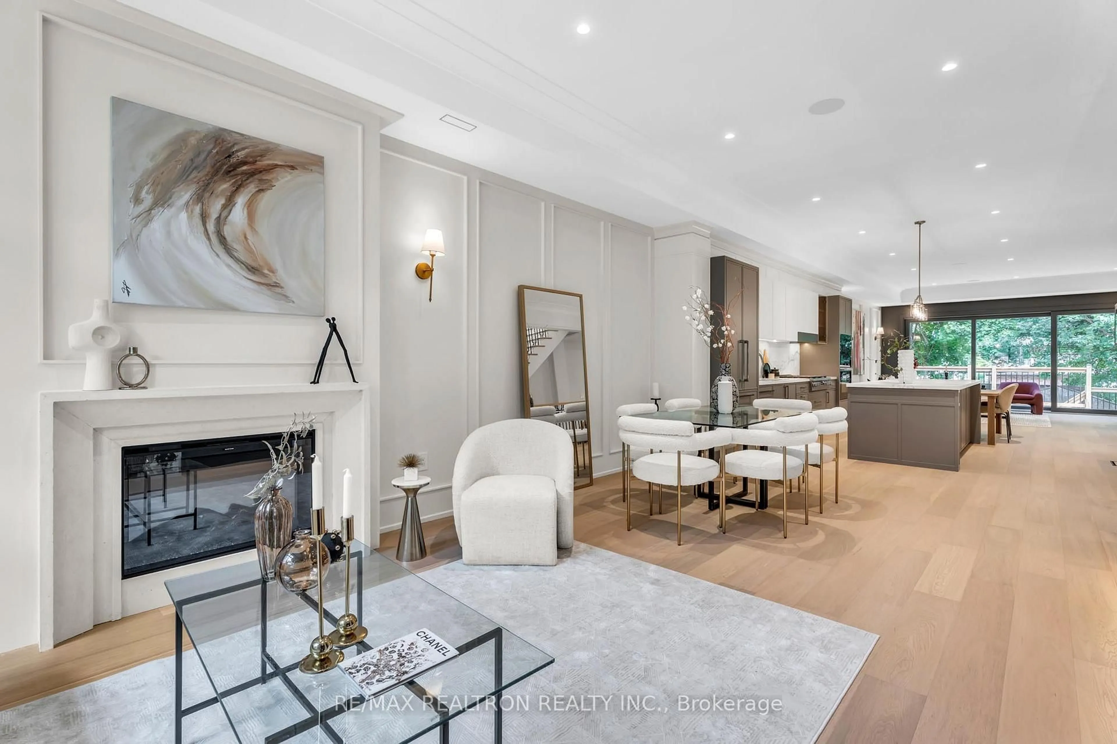 Open concept kitchen, unknown for 105 Rumsey Rd, Toronto Ontario M4G 1P1