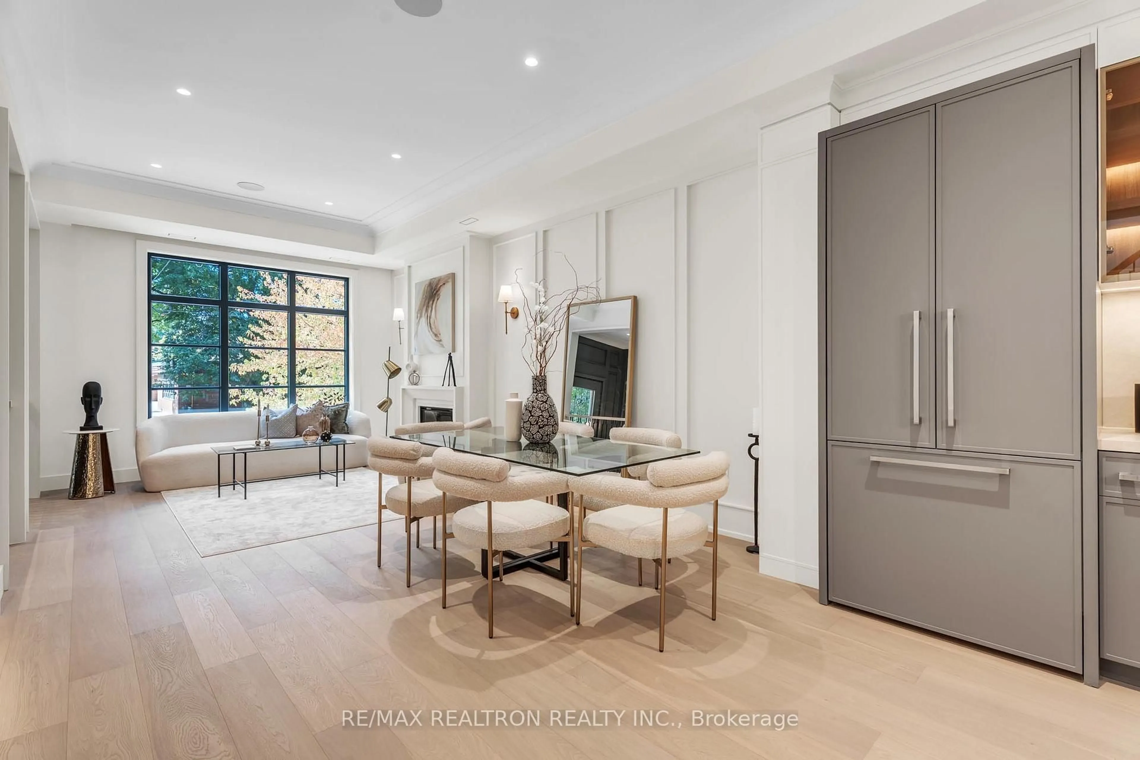 Unknown for 105 Rumsey Rd, Toronto Ontario M4G 1P1