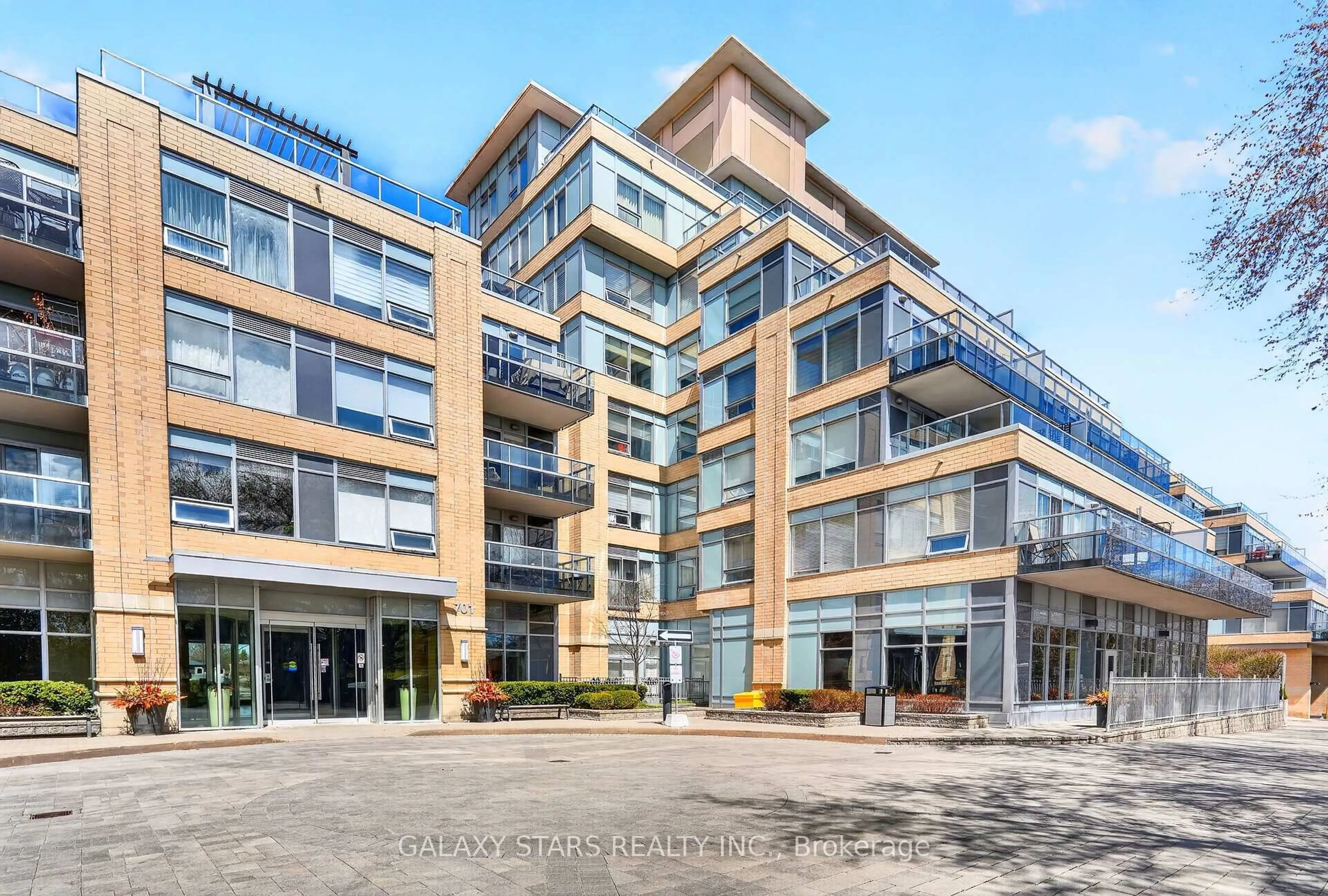 Indoor foyer for 701 Sheppard Ave #323, Toronto Ontario M3H 0B2