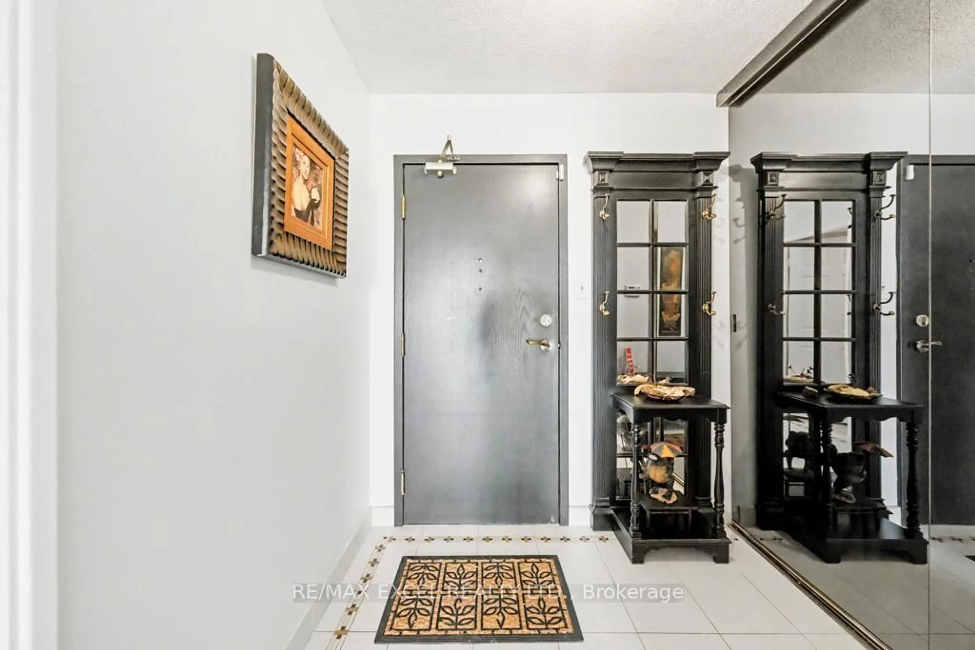 Indoor entryway for 215 Wynford Dr #1604, Toronto Ontario M3C 3P5