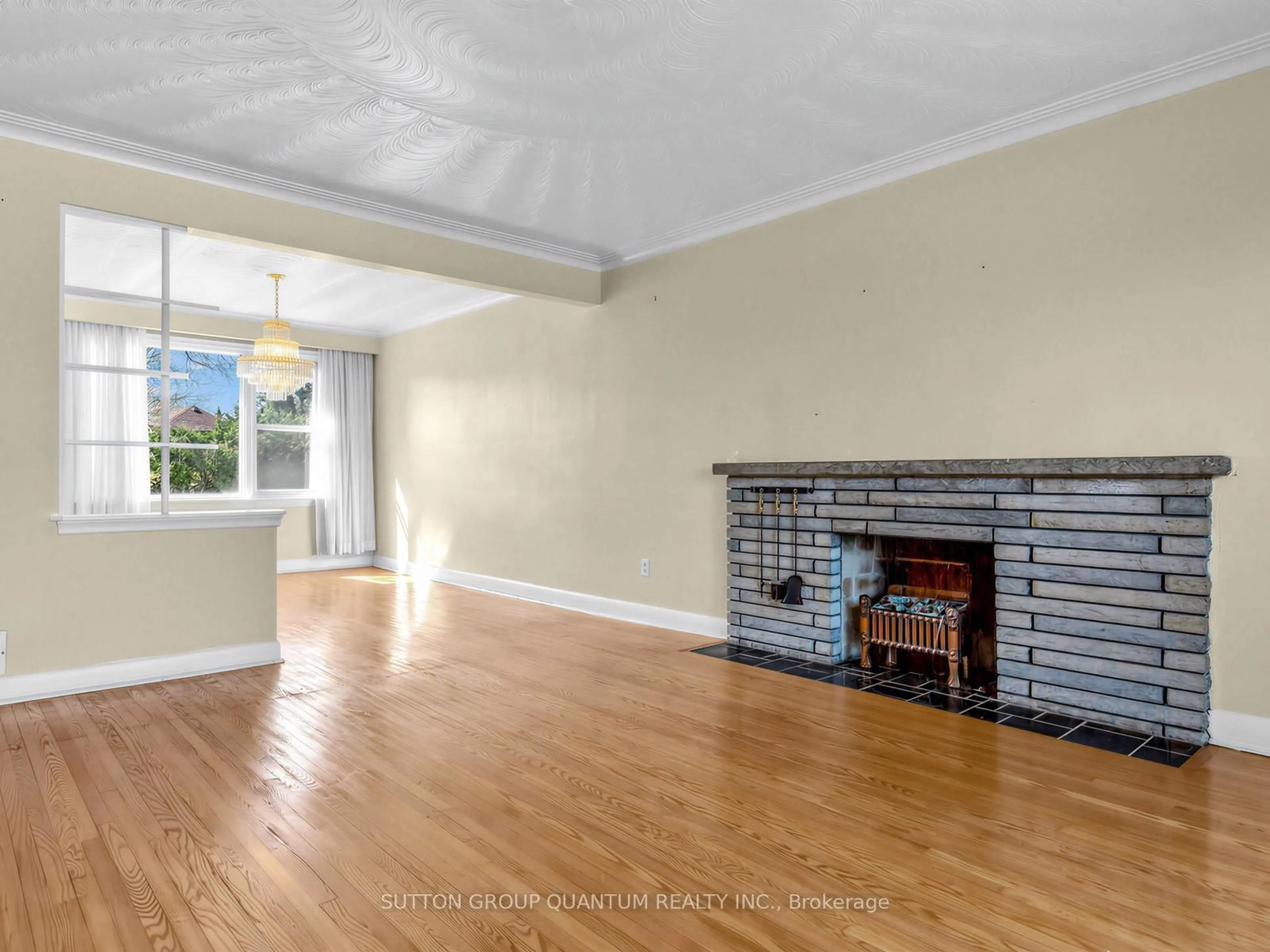 Living room with furniture, unknown for 179 Betty Ann Dr, Toronto Ontario M2N 1X5