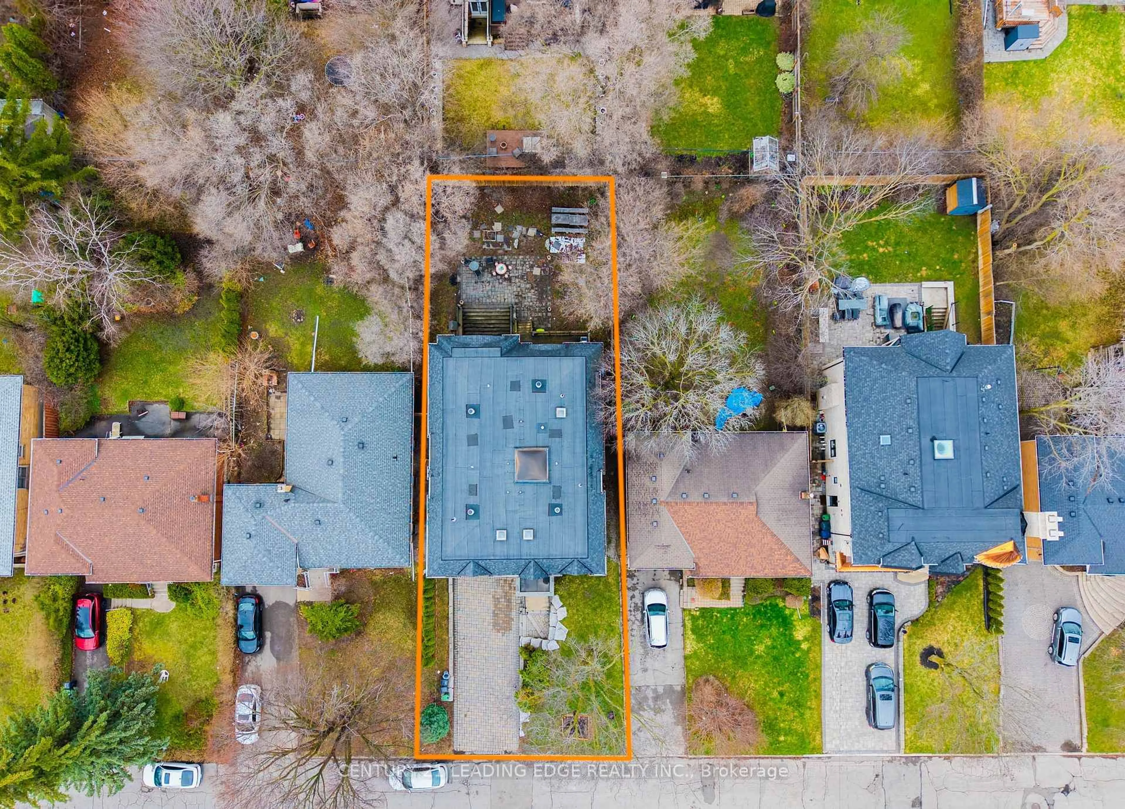 A pic from outside/outdoor area/front of a property/back of a property/a pic from drone, street for 256 Park Home Ave, Toronto Ontario M2R 1A3
