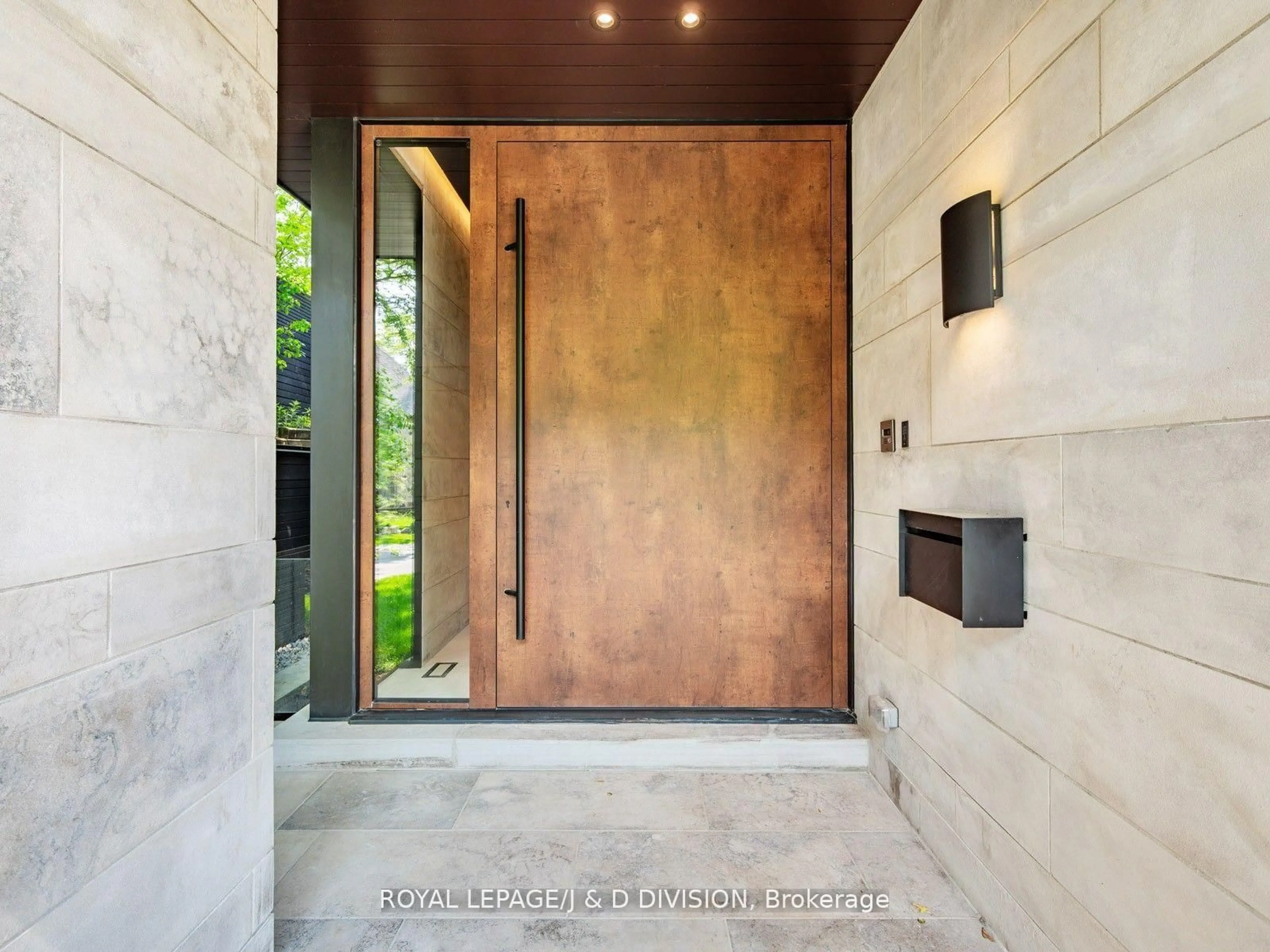 Indoor entryway for 5 Fidelia Ave, Toronto Ontario M4N 3E7