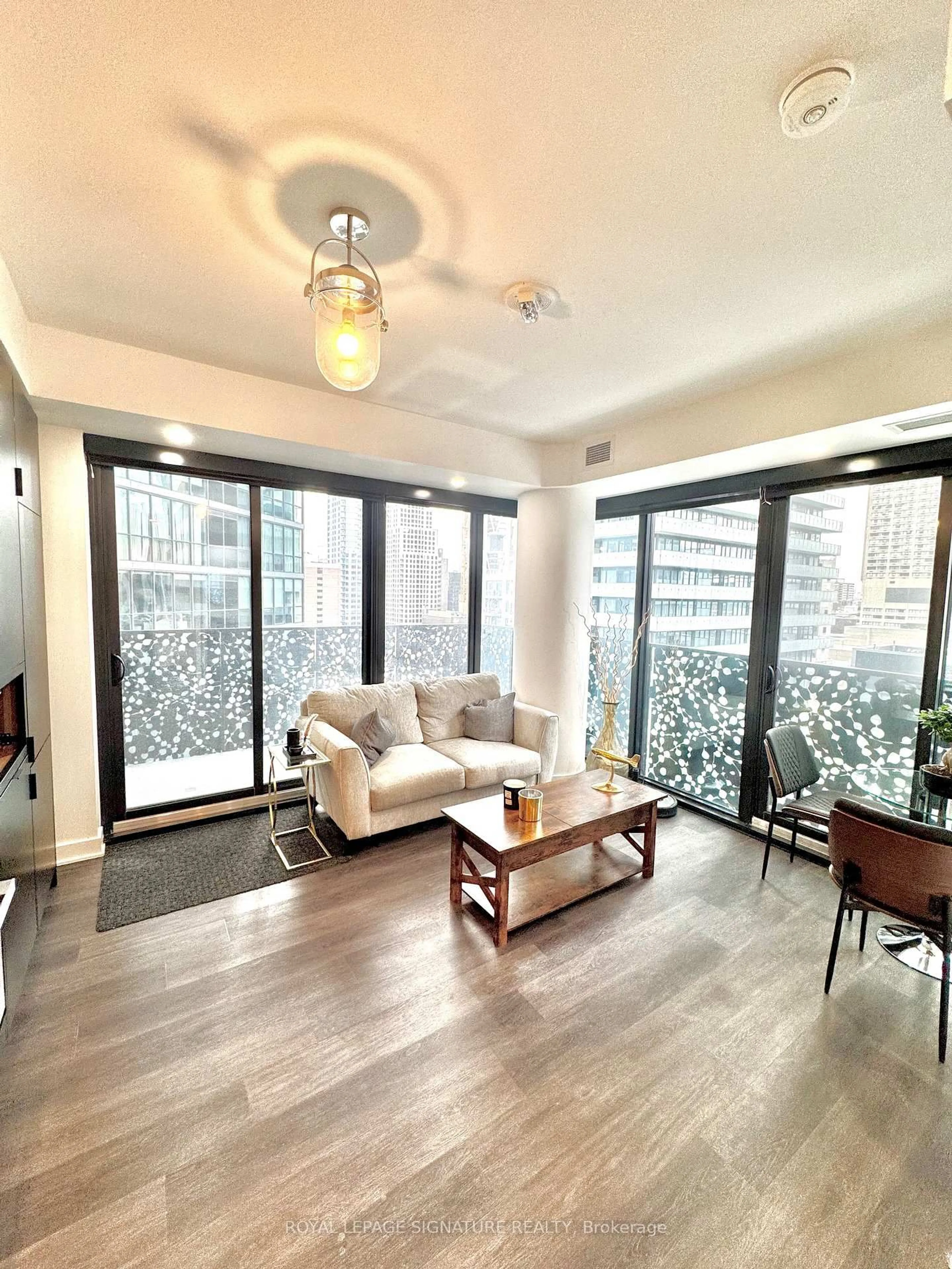Living room with furniture, wood/laminate floor for 55 Charles St #1510, Toronto Ontario M4Y 1S9