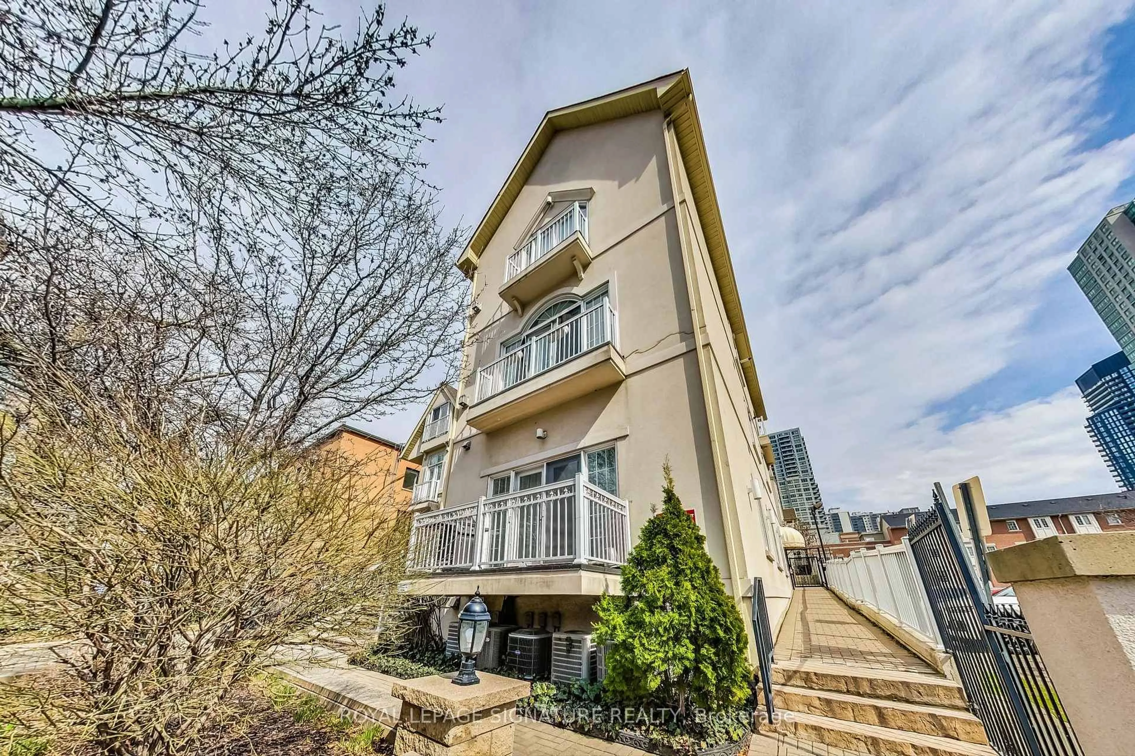 Unknown for 539 Jarvis St #M11, Toronto Ontario M4Y 2H7