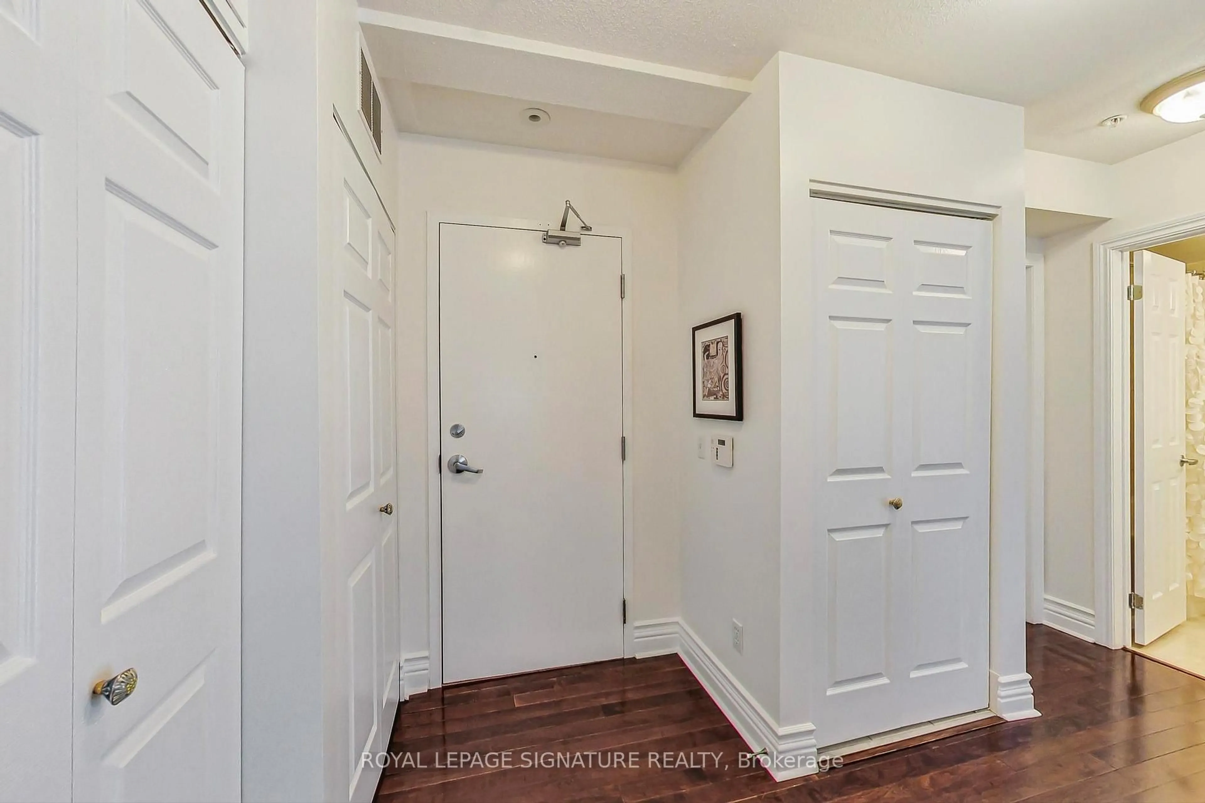 Indoor entryway for 539 Jarvis St #M11, Toronto Ontario M4Y 2H7