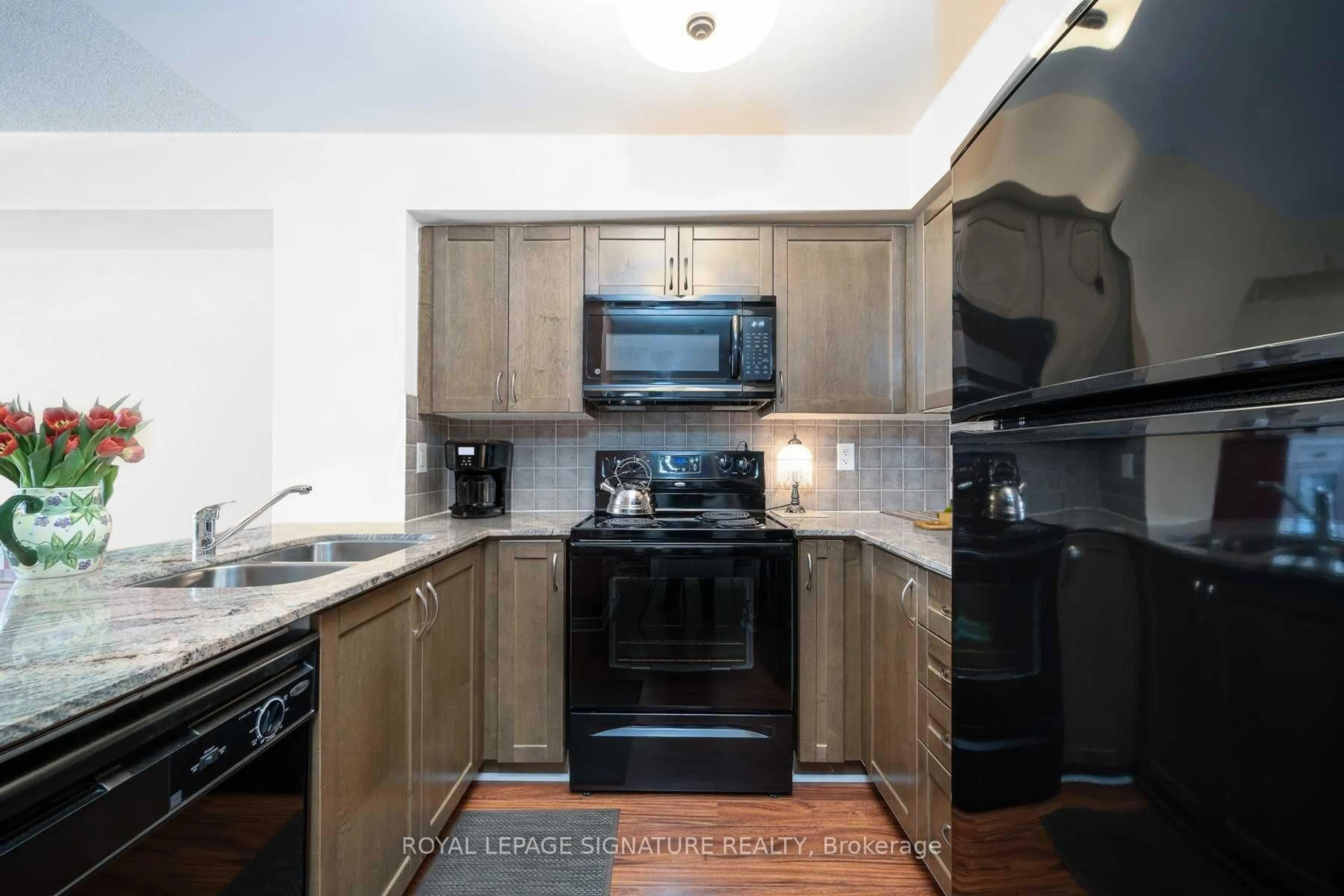 Standard kitchen, ceramic/tile floor for 225 Wellesley St #1004, Toronto Ontario M4X 1X8