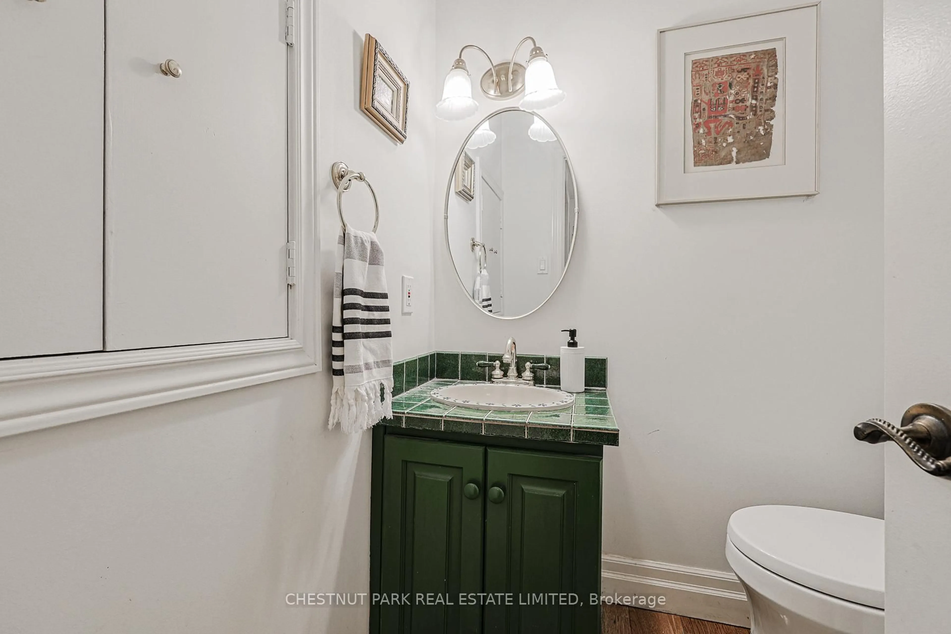 Standard bathroom, ceramic/tile floor for 70 Montclair Ave #PH2, Toronto Ontario M5P 1P7