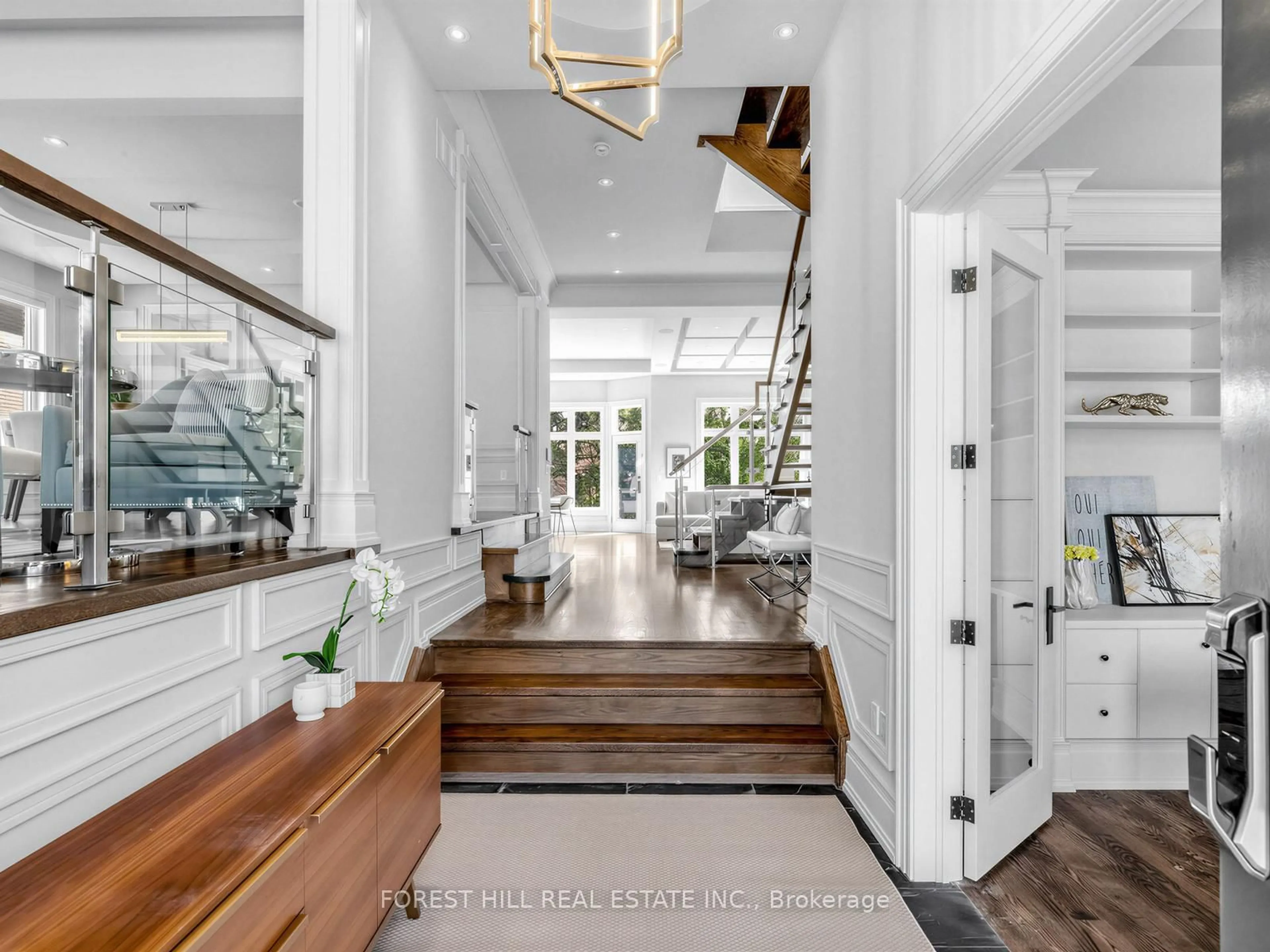 Indoor entryway for 299 Spring Garden Ave, Toronto Ontario M2N 3H2