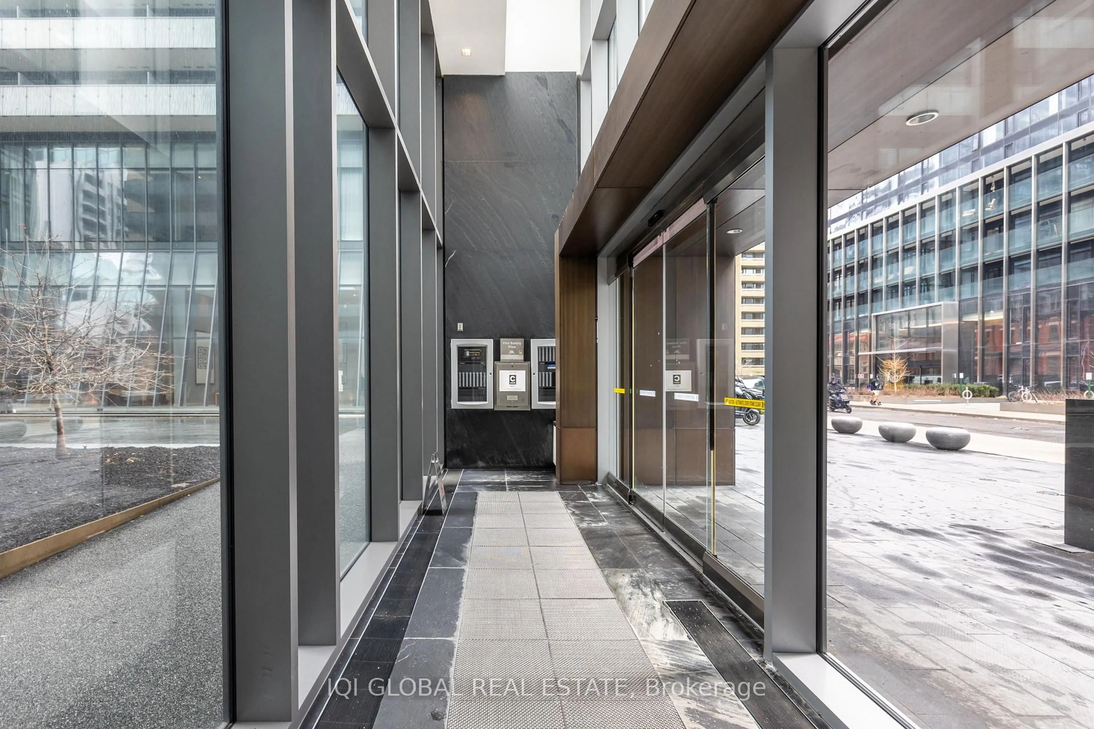 Indoor foyer for 42 Charles St #2304, Toronto Ontario M4Y 0B7