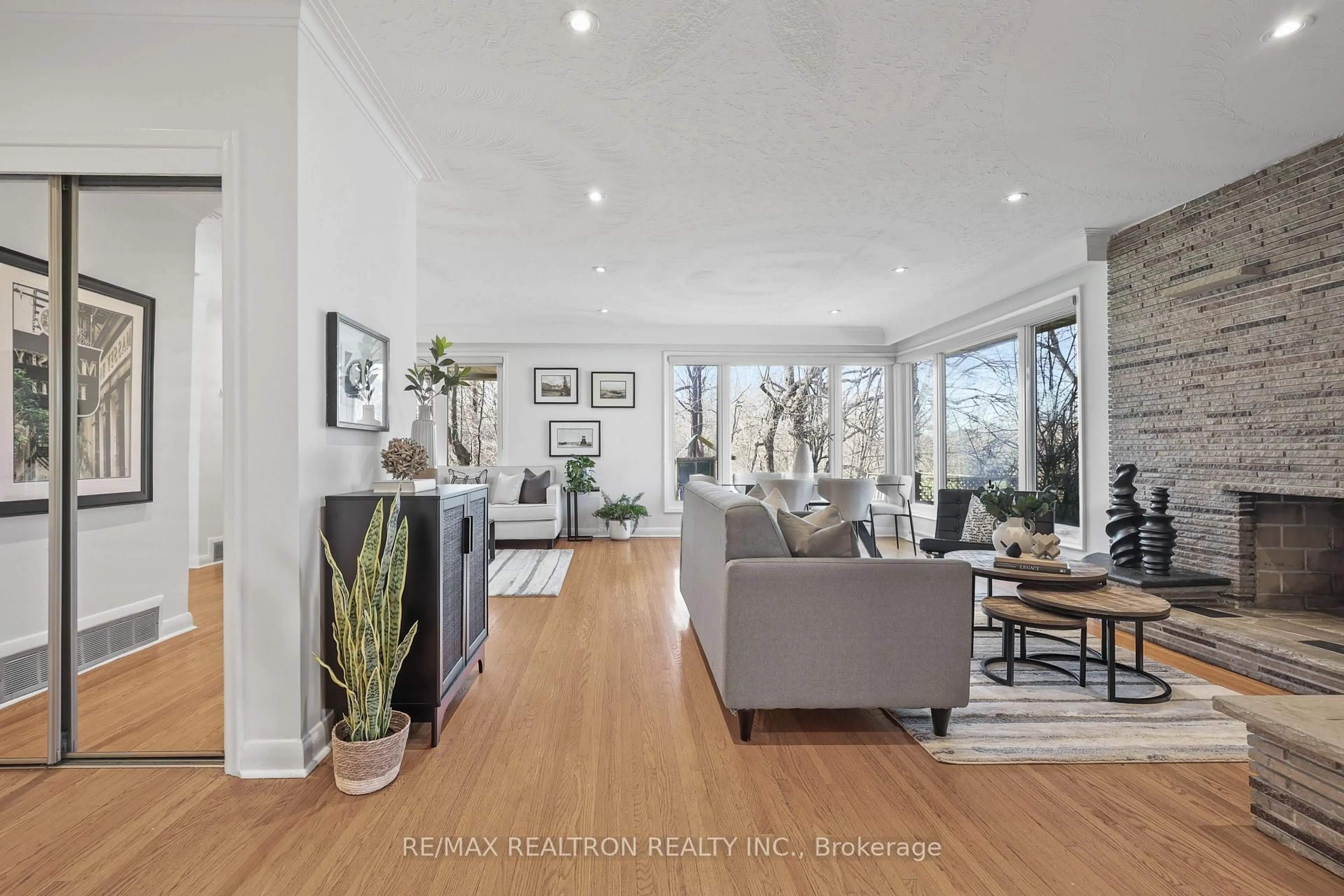 Living room with furniture, unknown for 122 Hove St, Toronto Ontario M3H 4Z7