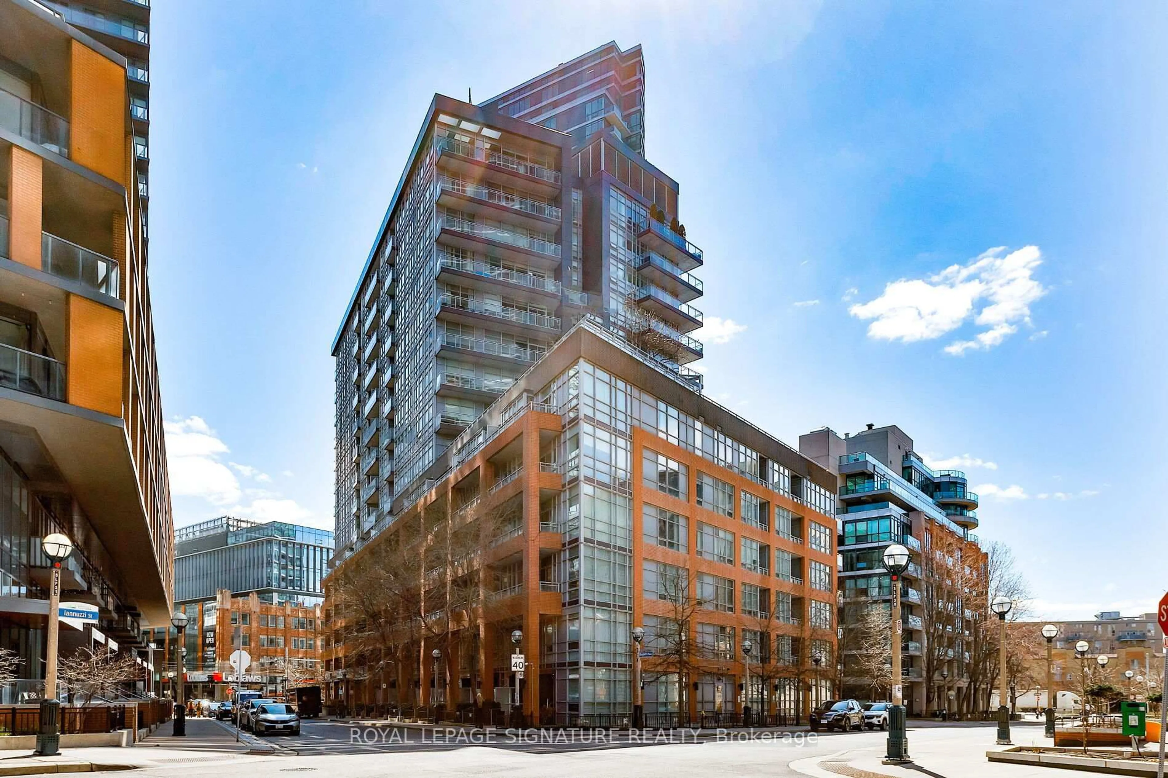 Patio, building for 15 Bruyeres Mews #705, Toronto Ontario M5V 0A7