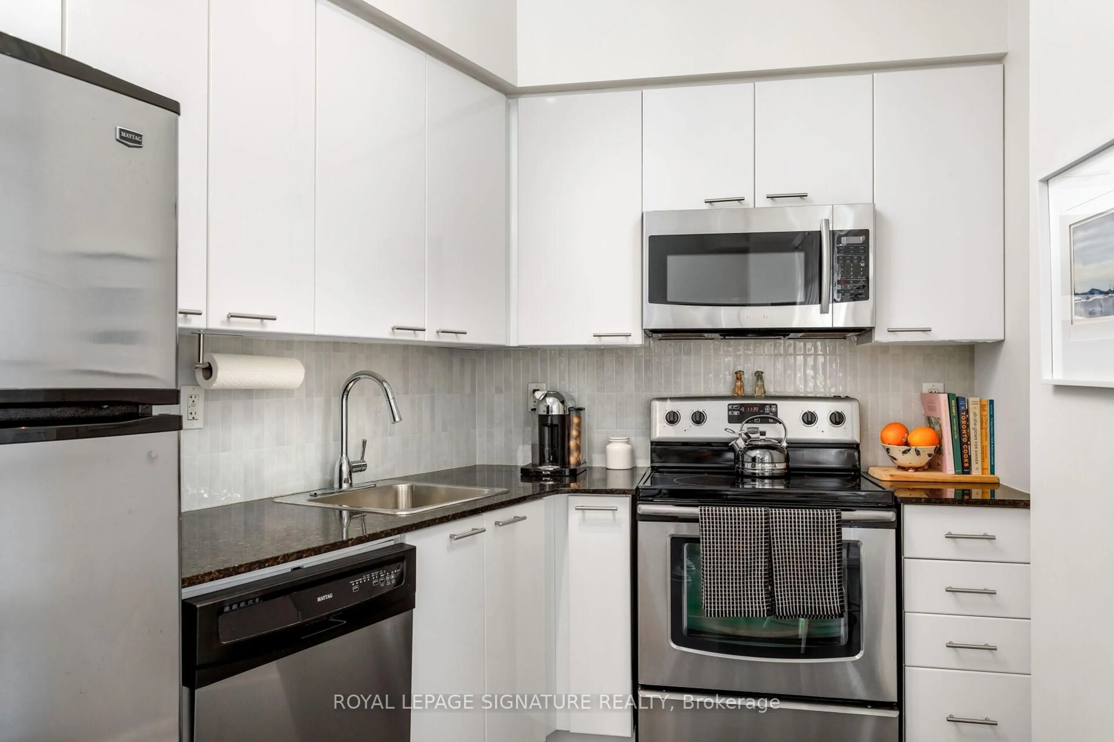 Standard kitchen, unknown for 15 Bruyeres Mews #705, Toronto Ontario M5V 0A7