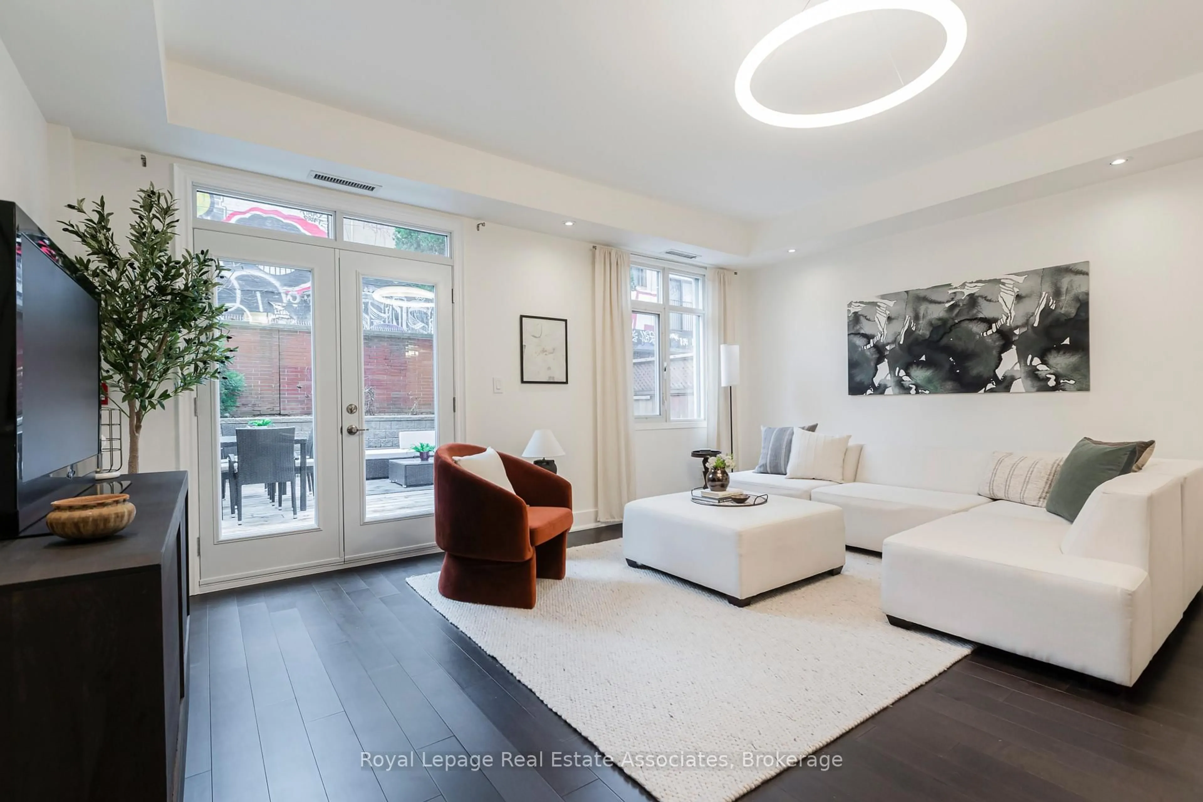 Living room with furniture, unknown for 500 Richmond St #Th103, Toronto Ontario M5V 3N4