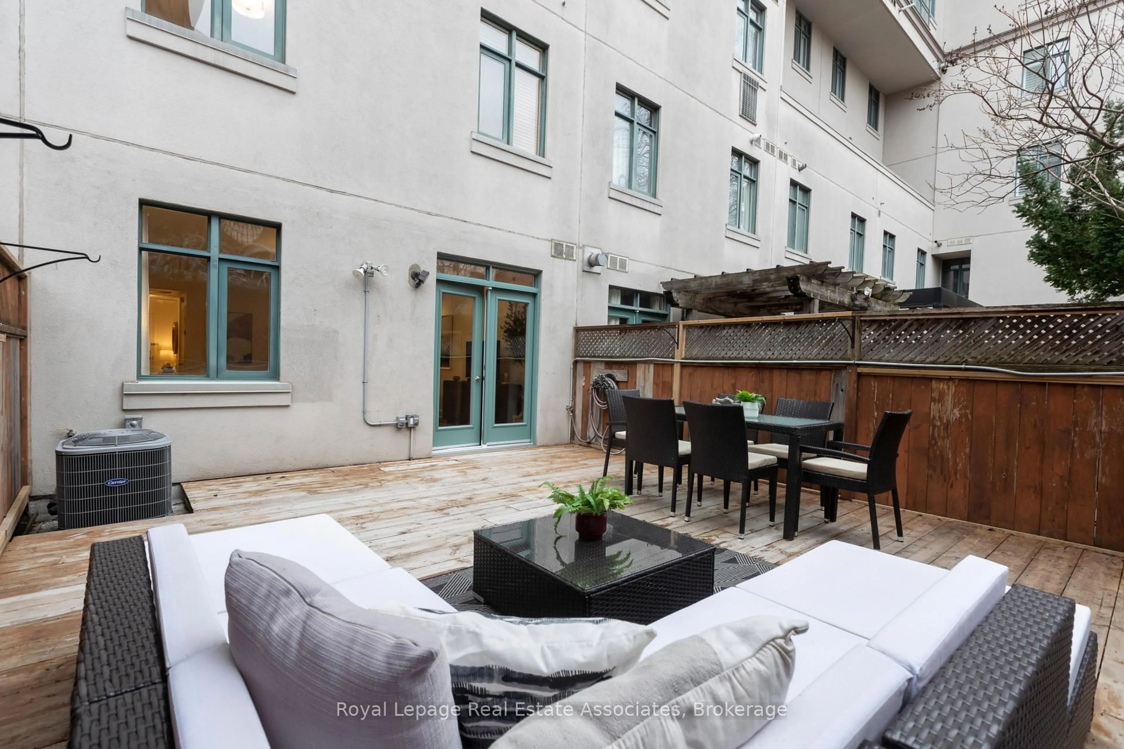 Patio, street for 500 Richmond St #Th103, Toronto Ontario M5V 3N4