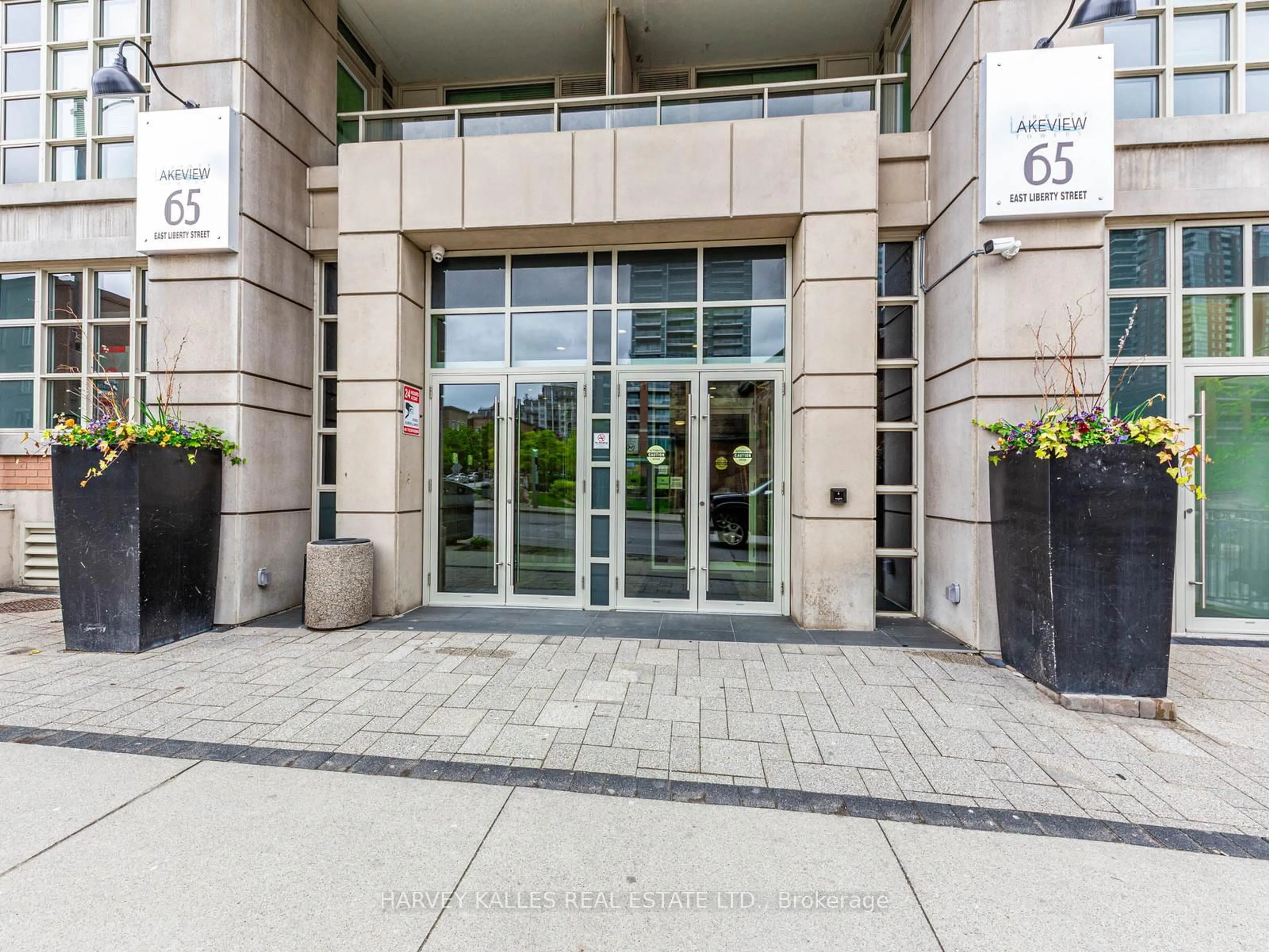 Indoor foyer for 65 East Liberty St #308, Toronto Ontario M6K 3R2