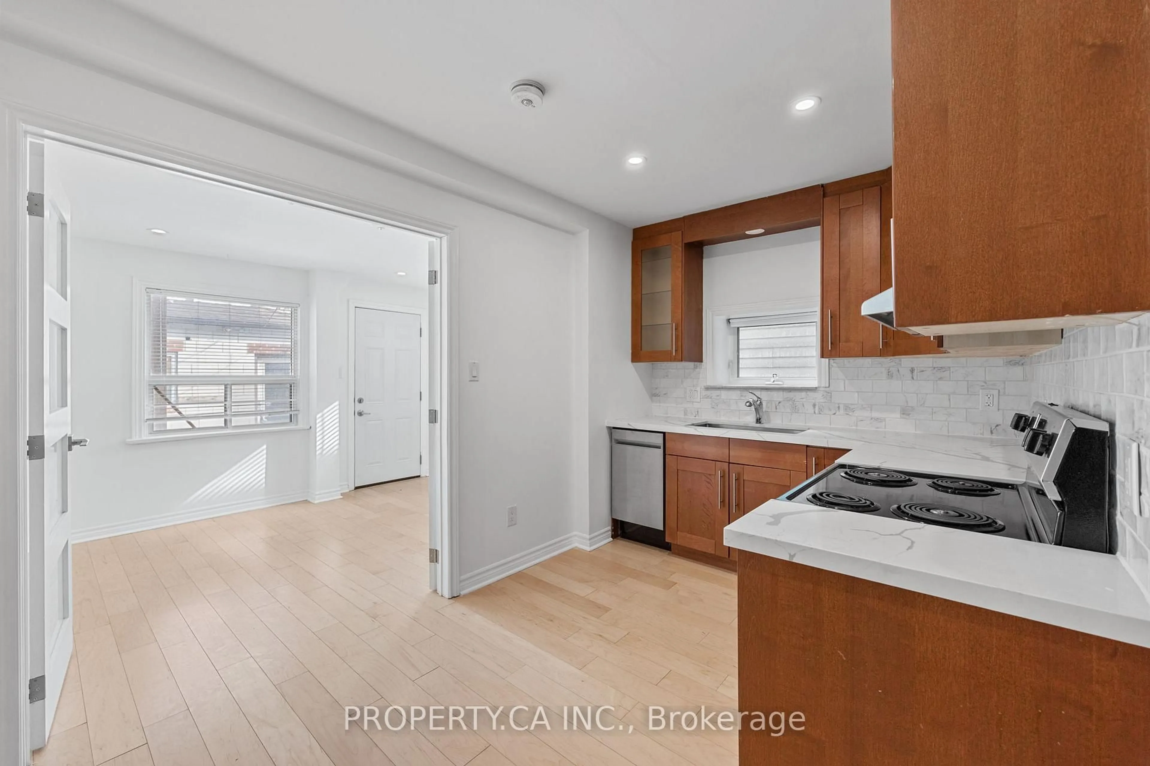 Open concept kitchen, unknown for 679 Vaughan Rd, Toronto Ontario M6E 2Y7