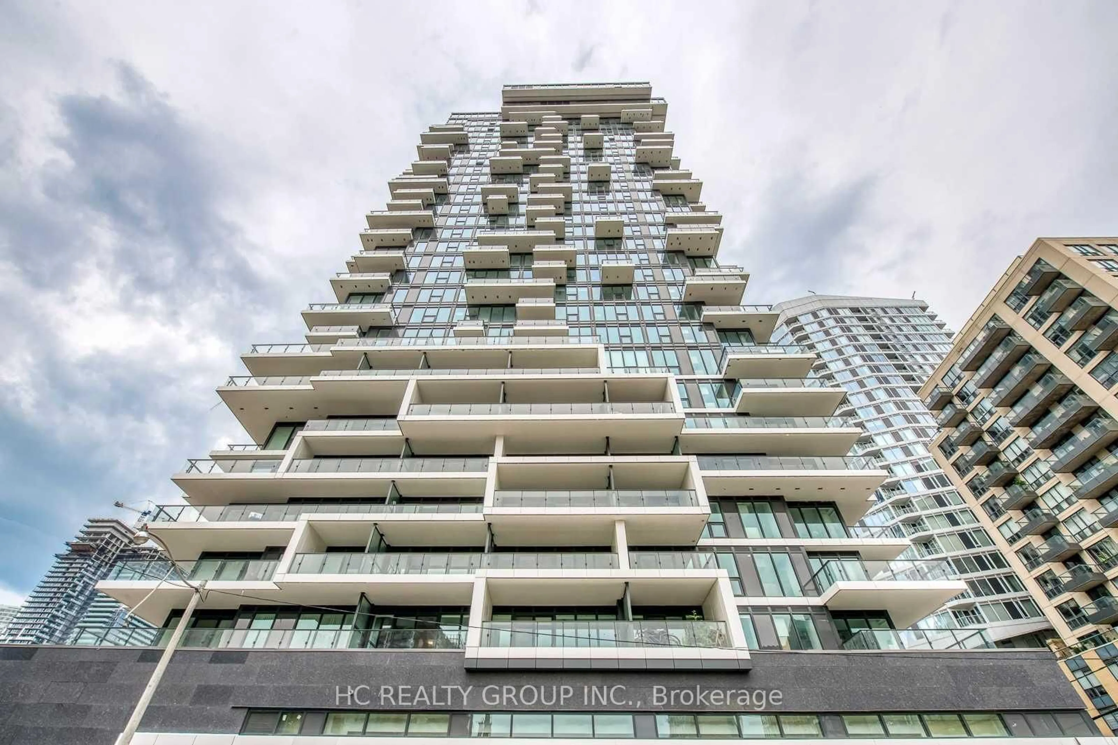 Indoor foyer for 77 Shuter St #2112, Toronto Ontario M5B 0B8