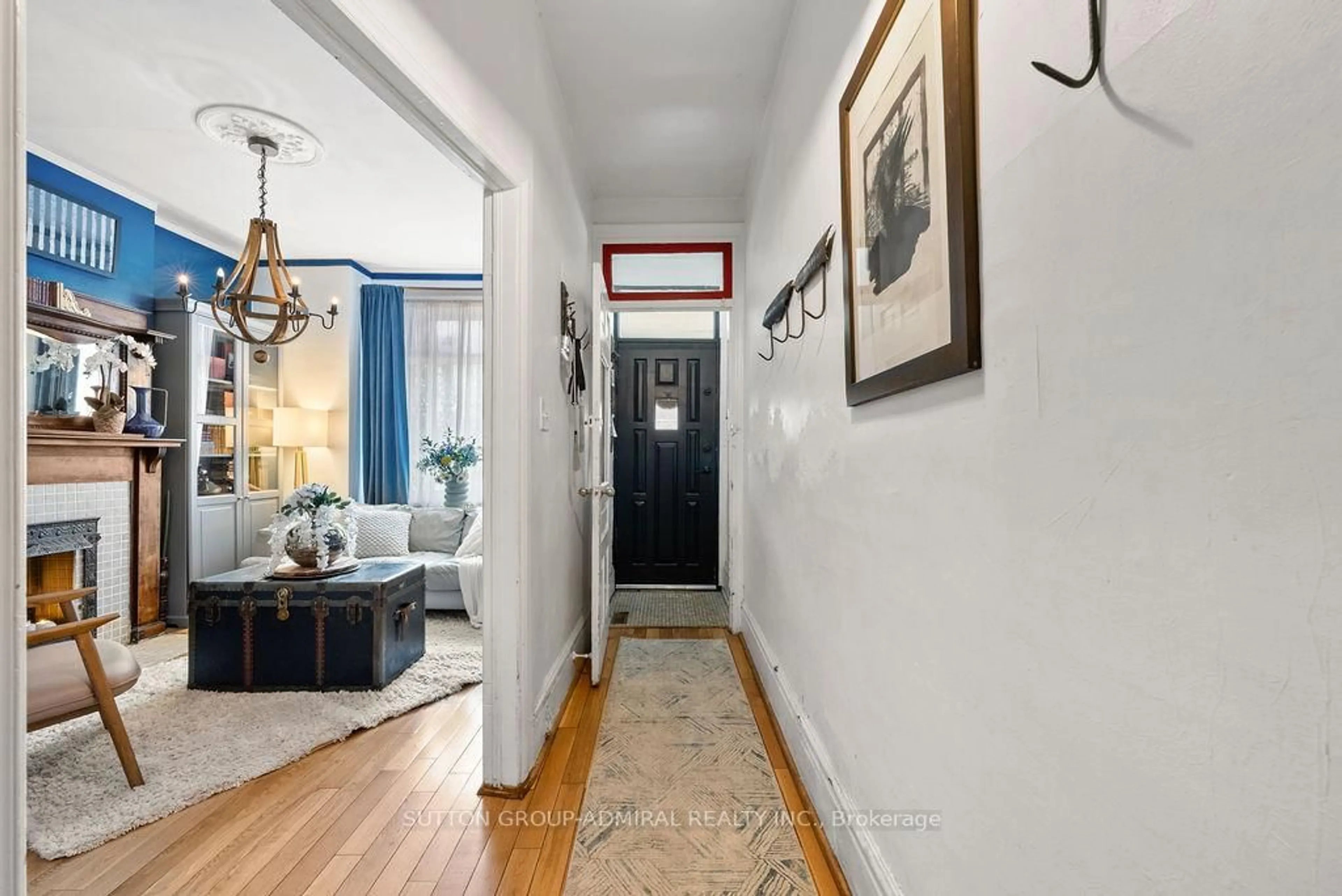 Indoor entryway for 40 Claremont St, Toronto Ontario M6J 2M5