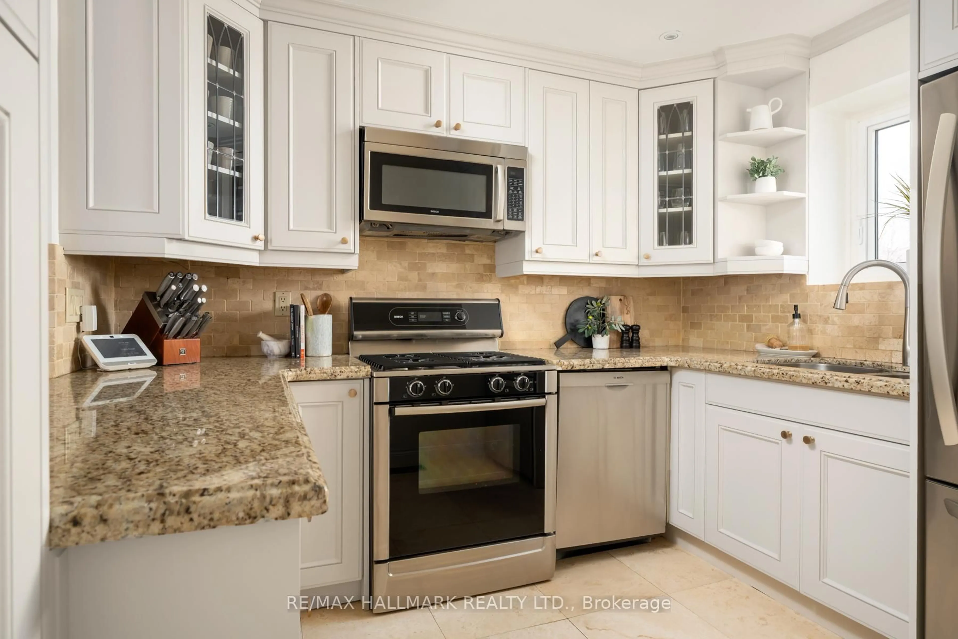 Unknown for 619 Balliol St, Toronto Ontario M4S 1E6