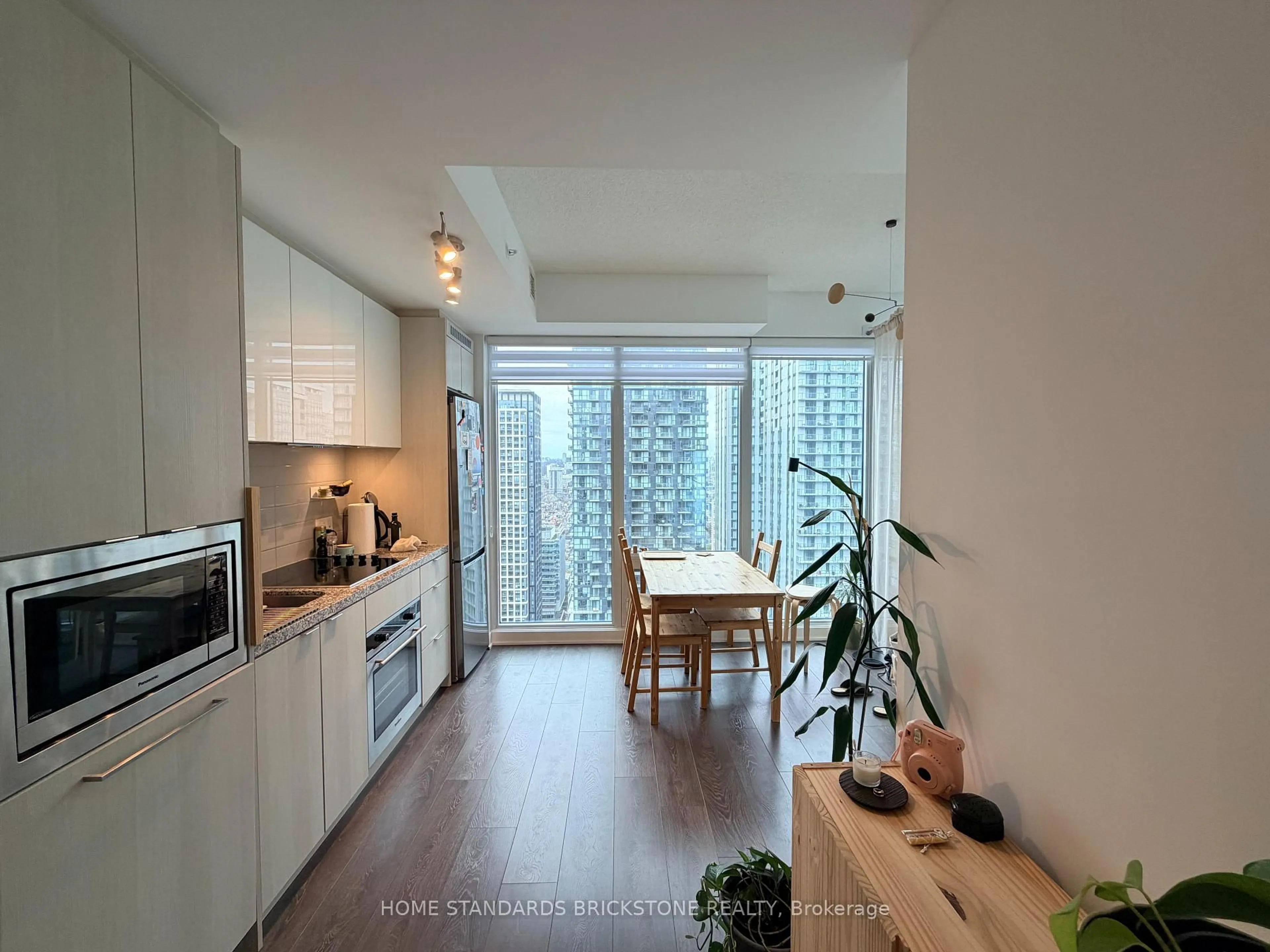 Standard kitchen, wood/laminate floor for 115 BLUE JAYS Way #4710, Toronto Ontario M5V 0N4