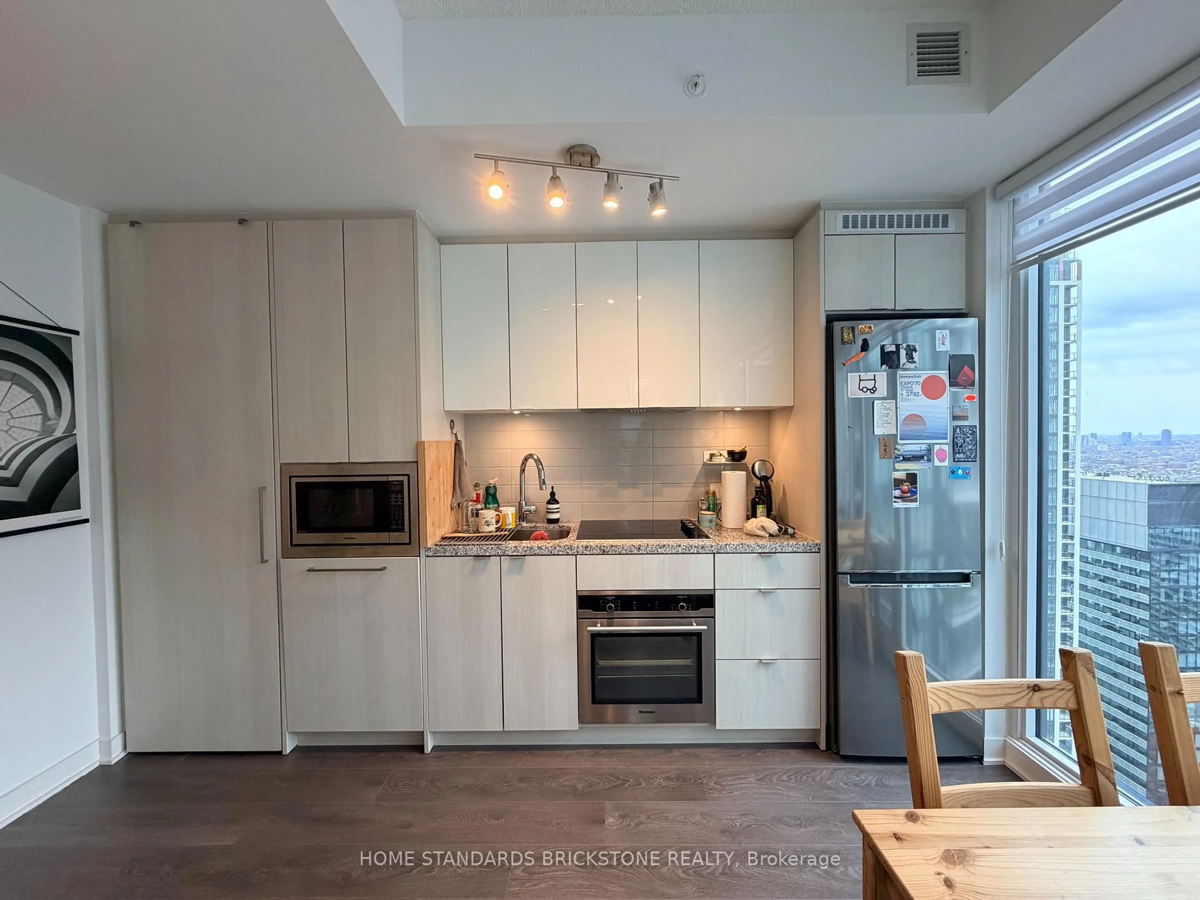 Open concept kitchen, unknown for 115 BLUE JAYS Way #4710, Toronto Ontario M5V 0N4