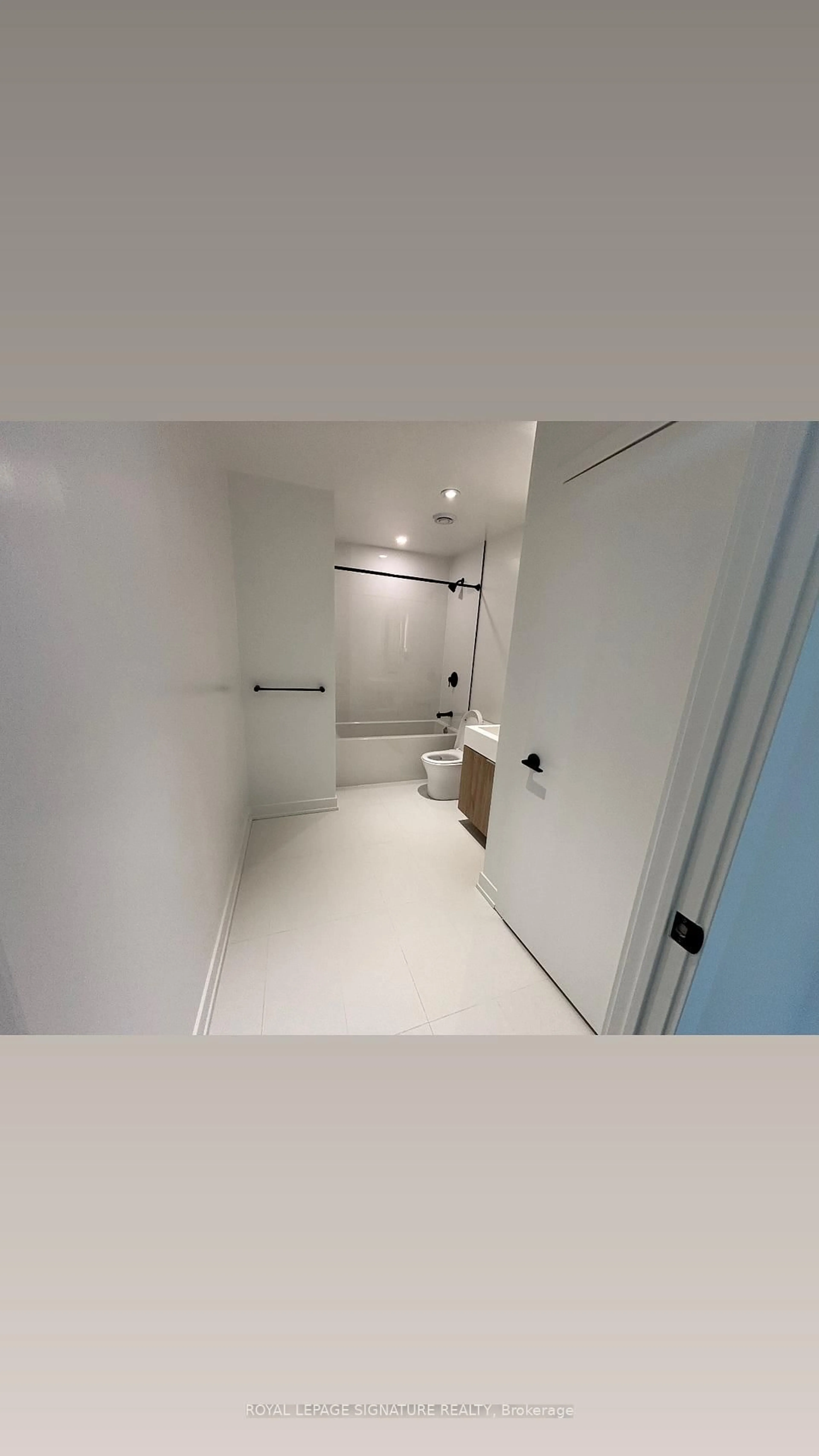 A pic of a room for 117 Broadway Ave, Toronto Ontario M4P 1V3