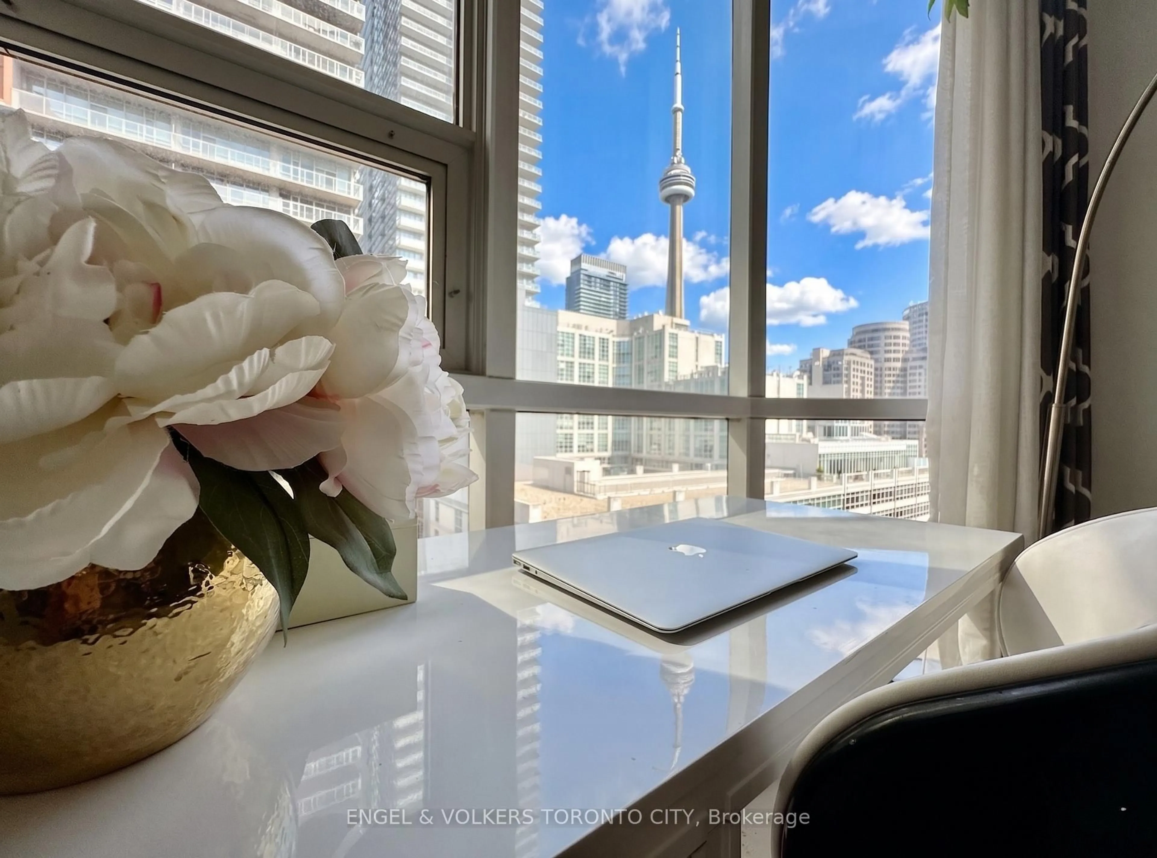 A pic of a room for 393 King St #706, Toronto Ontario M5V 3G8