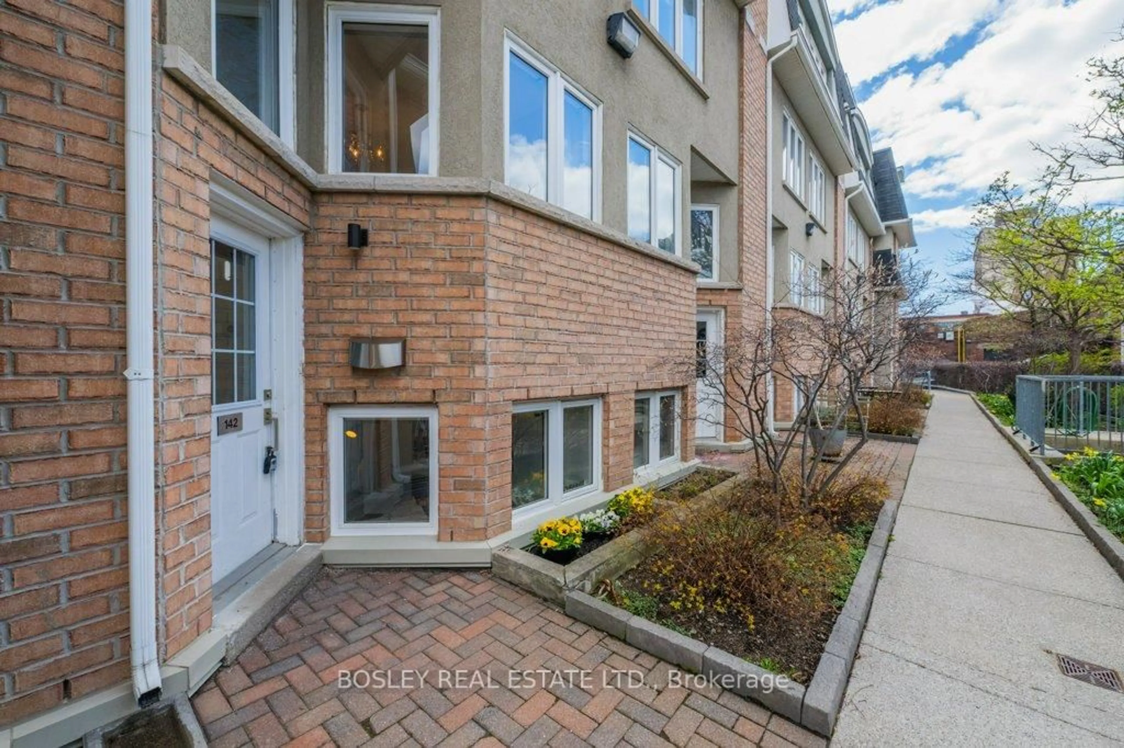 Patio, street for 30 Merchant Lane #142, Toronto Ontario M6P 4J6