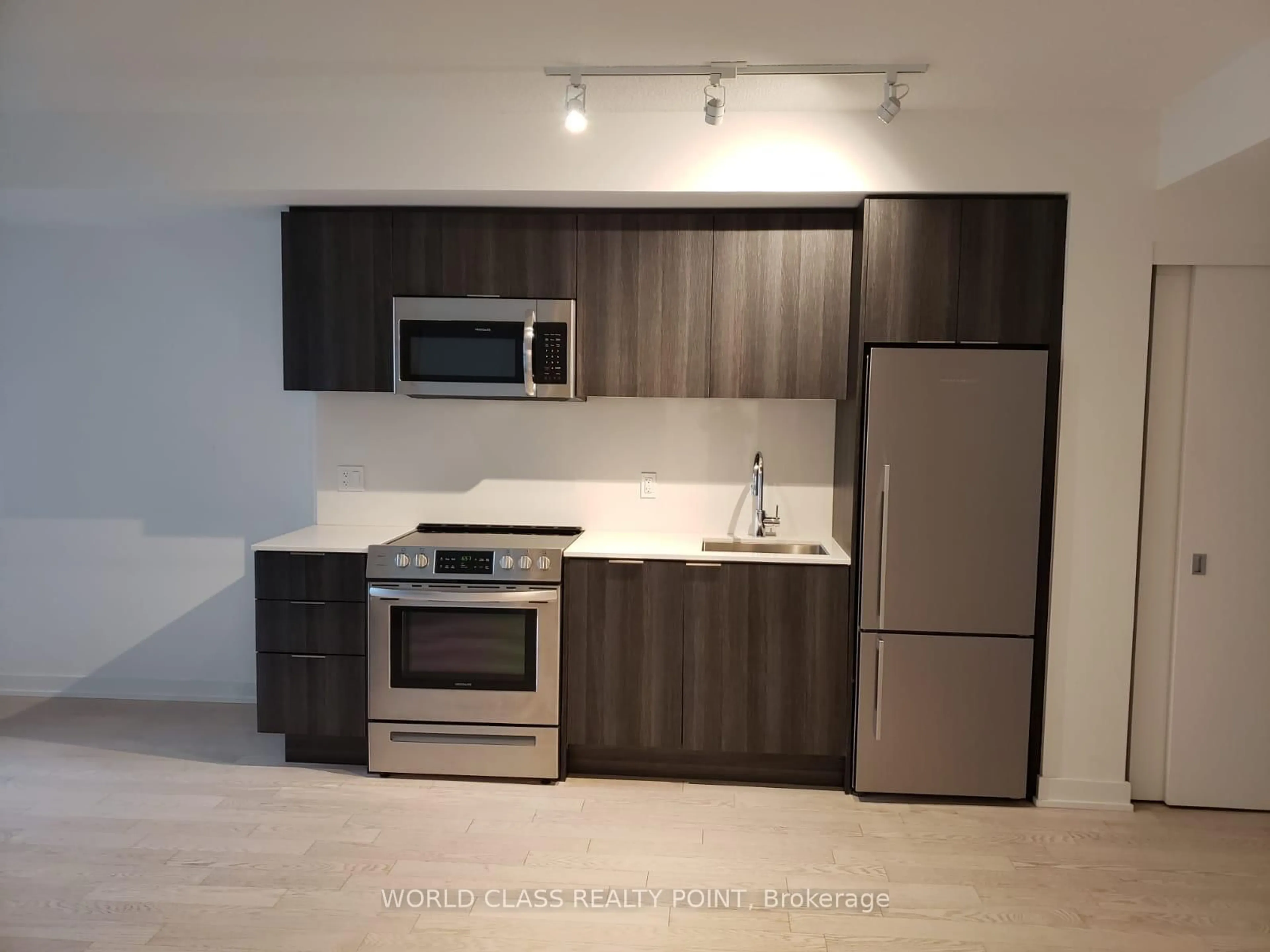 Standard kitchen, wood/laminate floor for 25 Richmond St #1209, Toronto Ontario M5C 0A6