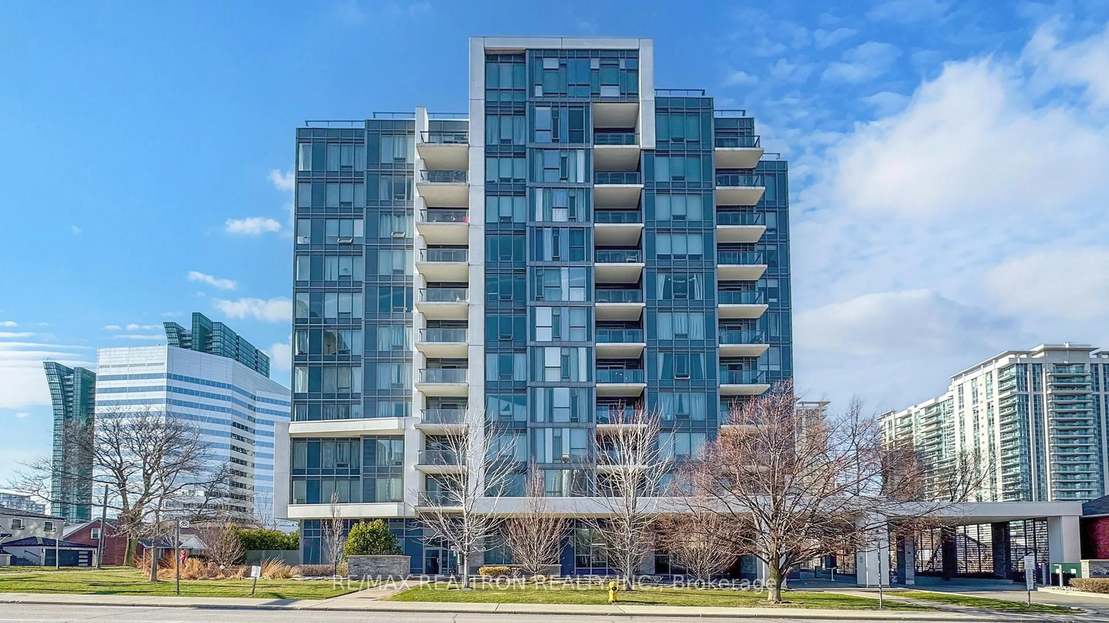 Indoor foyer for 28 Avondale Ave #502, Toronto Ontario M2N 0K2