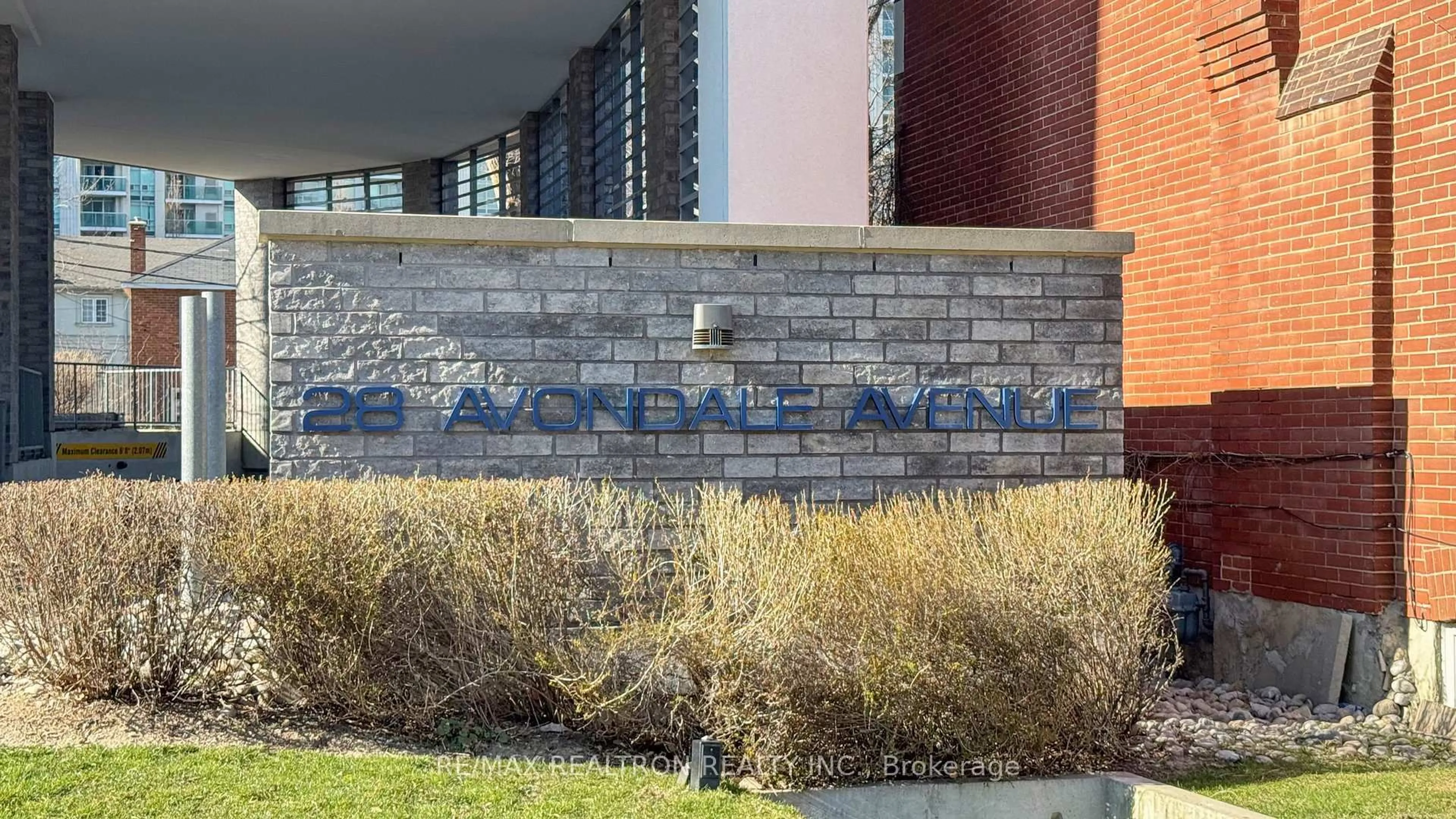 Indoor foyer for 28 Avondale Ave #502, Toronto Ontario M2N 0K2