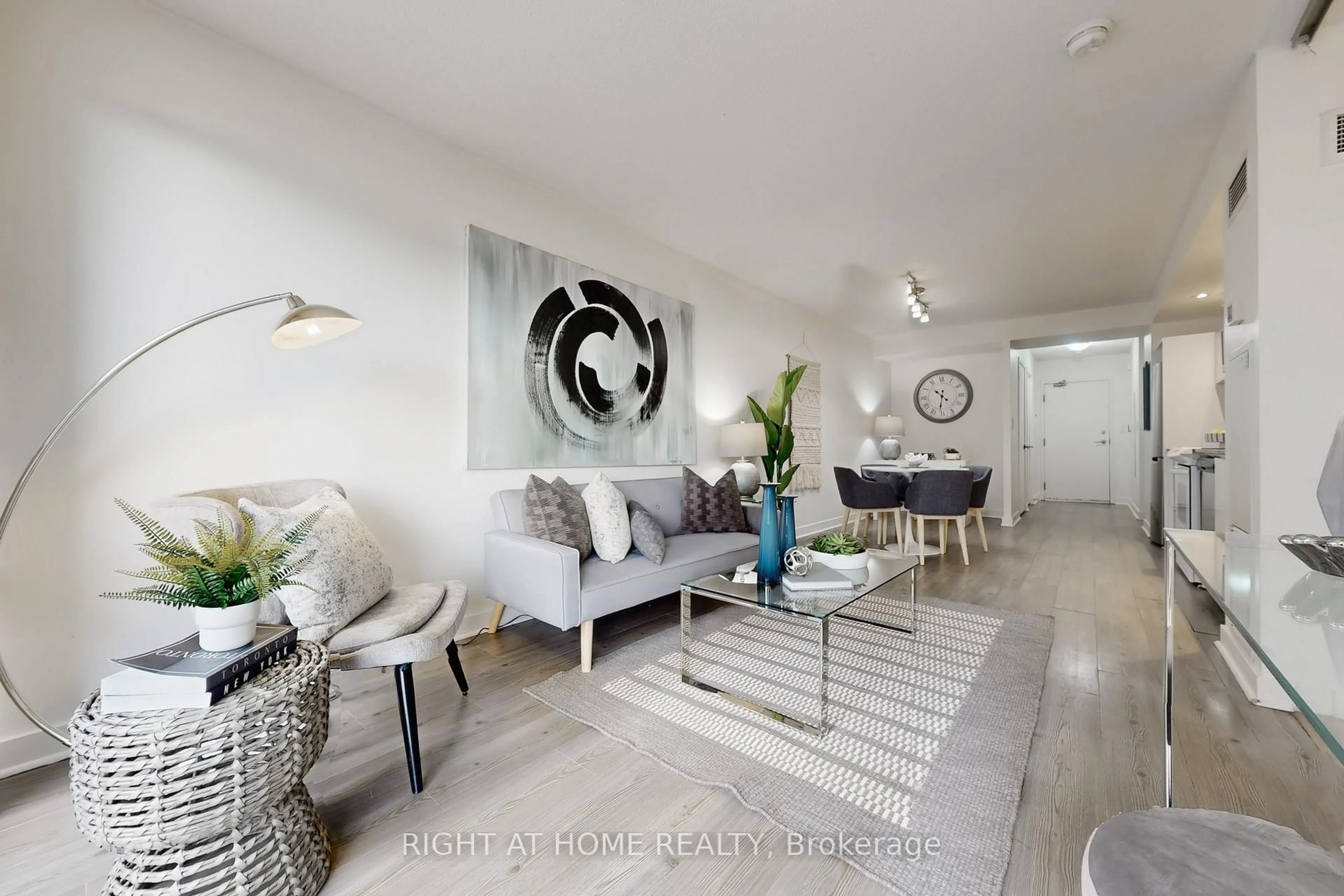 Living room with furniture, unknown for 4K Spadina Ave #727, Toronto Ontario M5V 3Y6