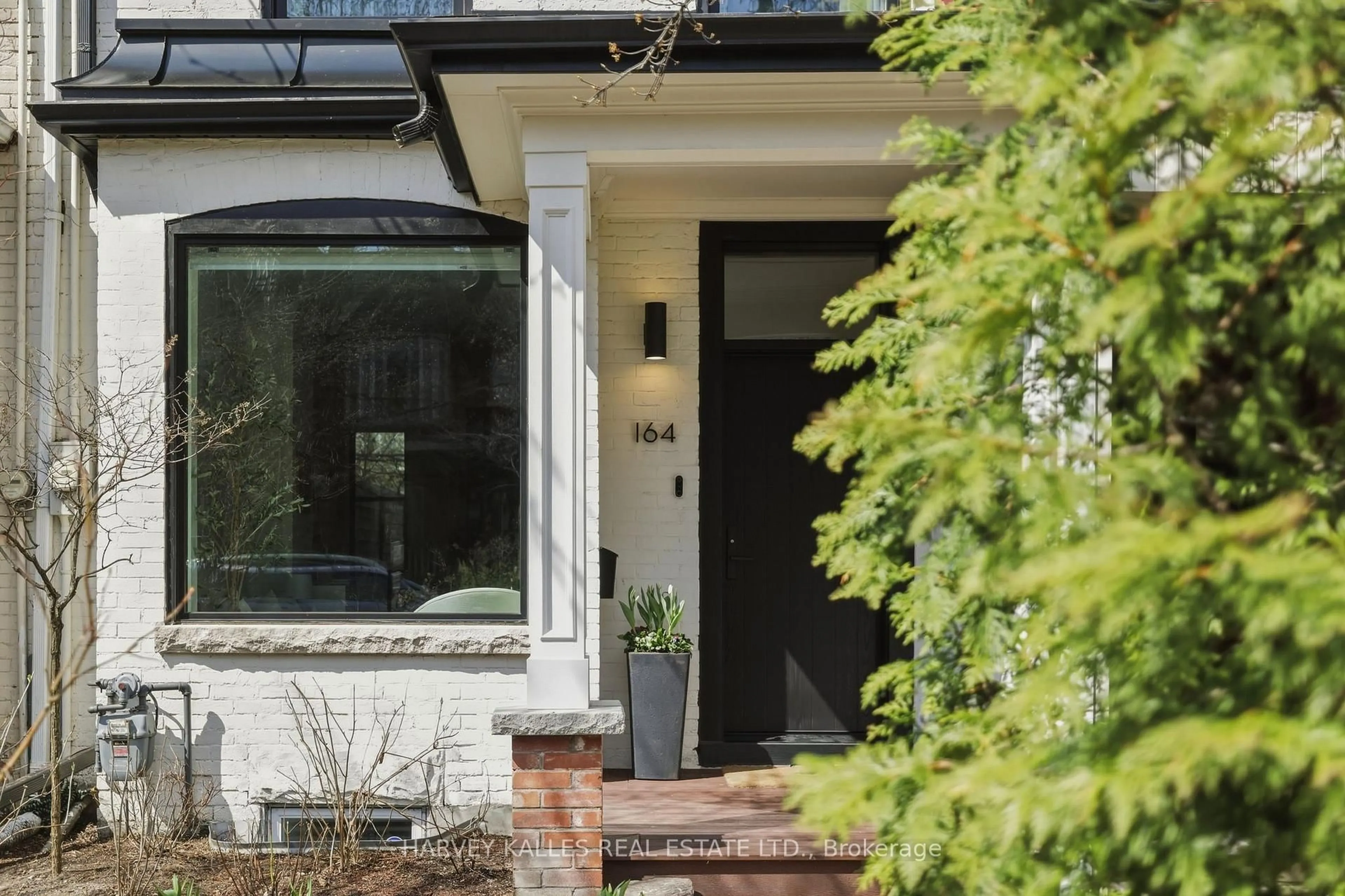 Home with brick exterior material, street for 164 Albany Ave, Toronto Ontario M5R 3C6