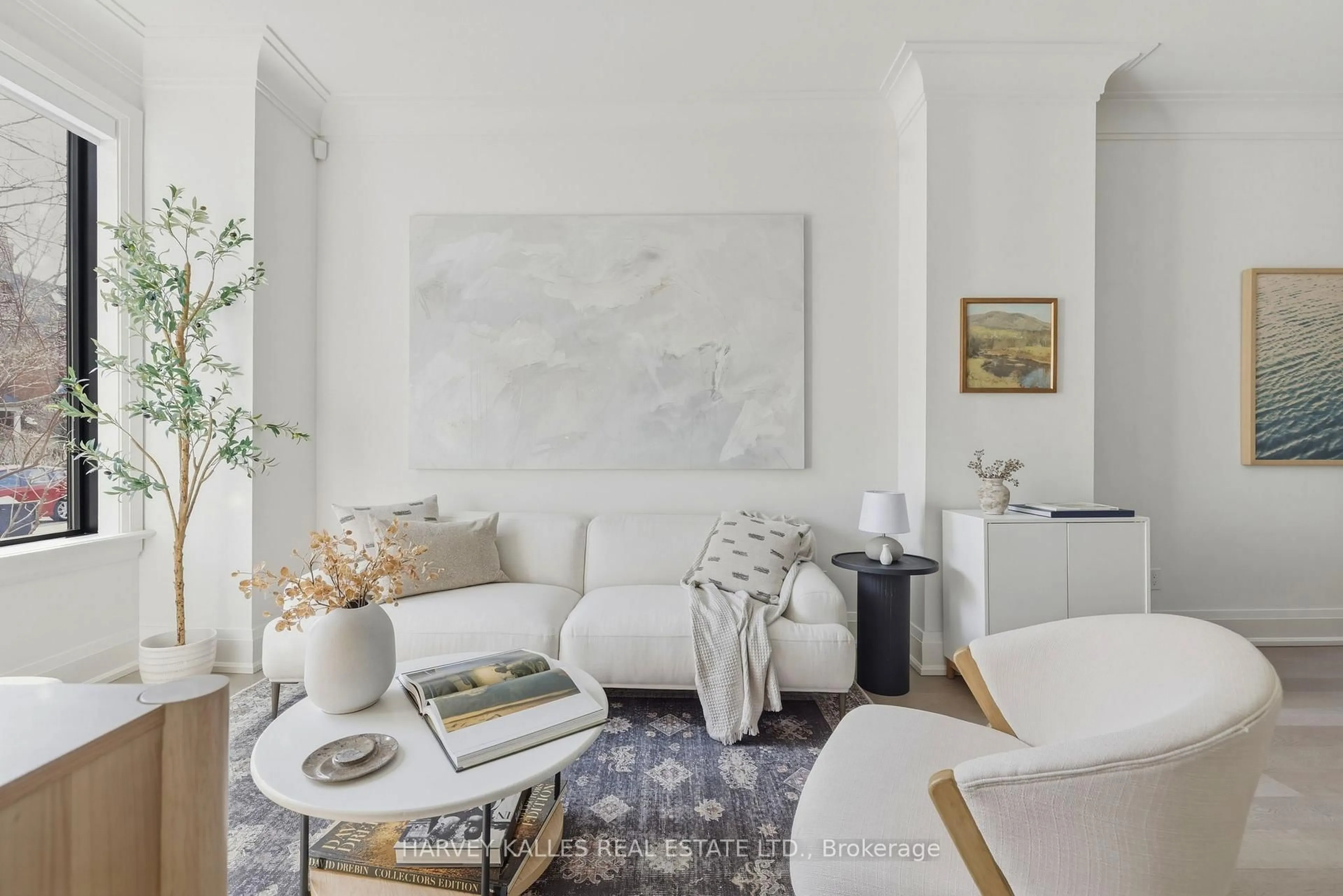 Living room with furniture, unknown for 164 Albany Ave, Toronto Ontario M5R 3C6