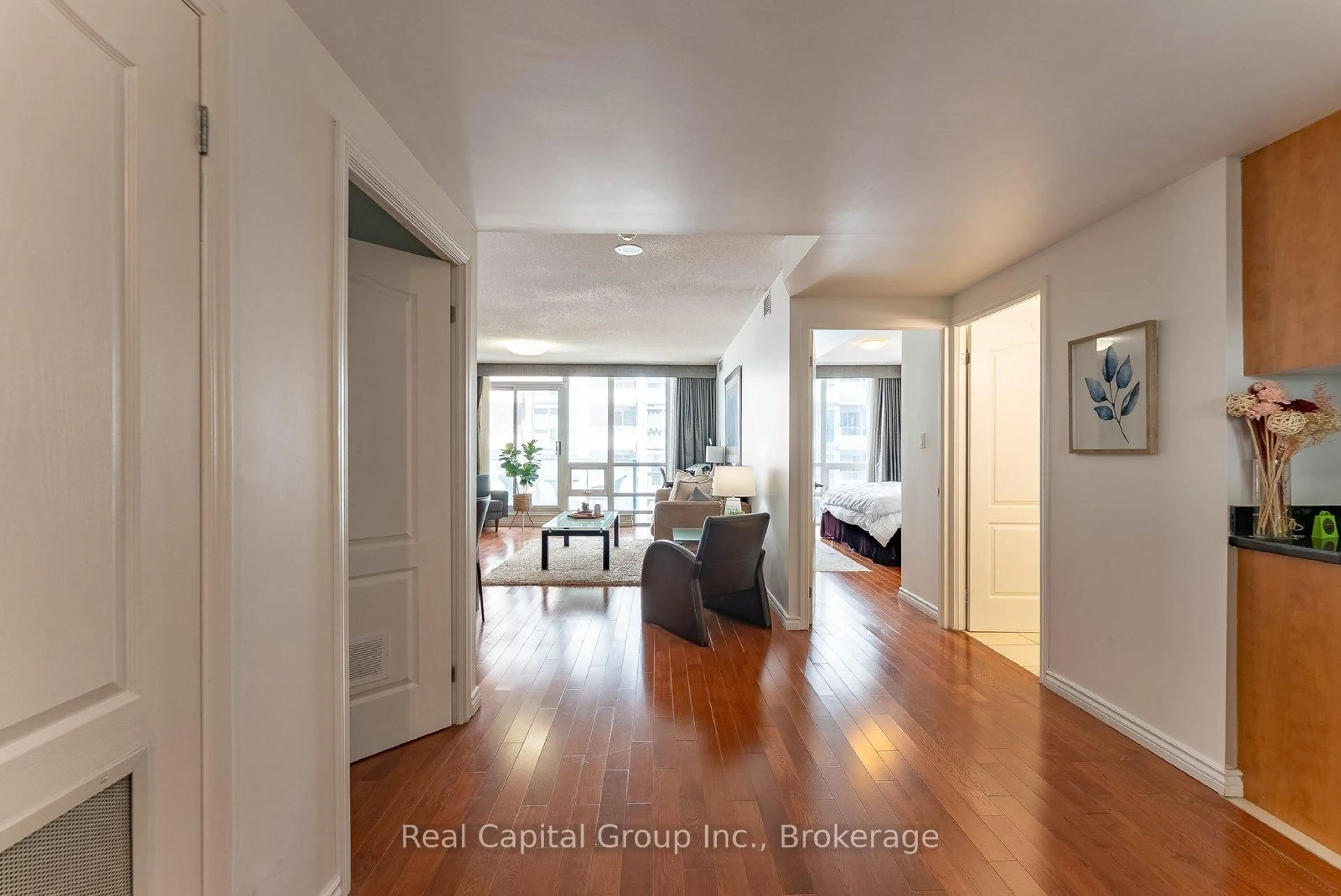 Indoor entryway for 263 Wellington St #703, Toronto Ontario M5V 3E6