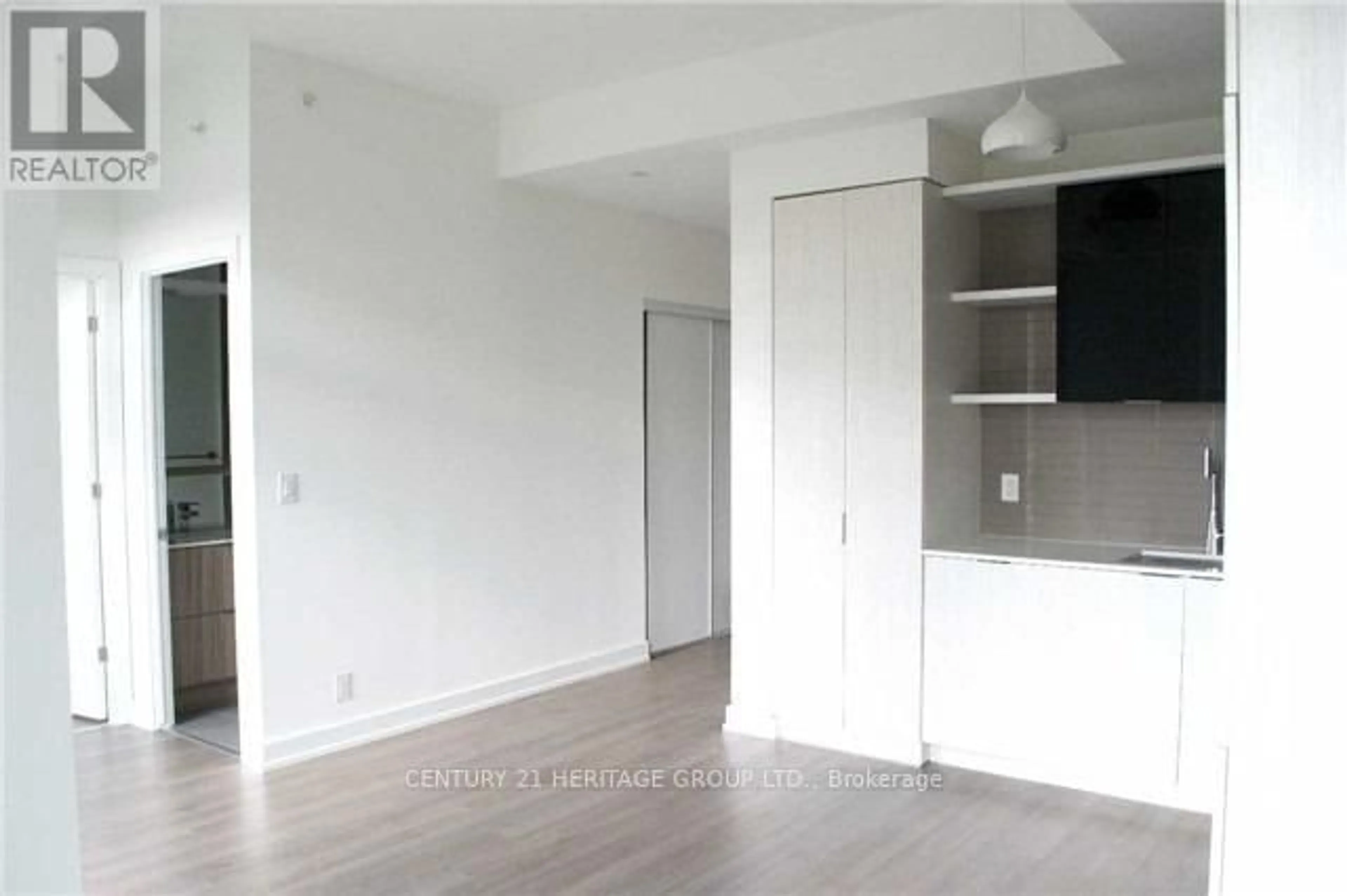 A pic of a room for 6 Parkwood Ave #512, Toronto Ontario M4V 0V3