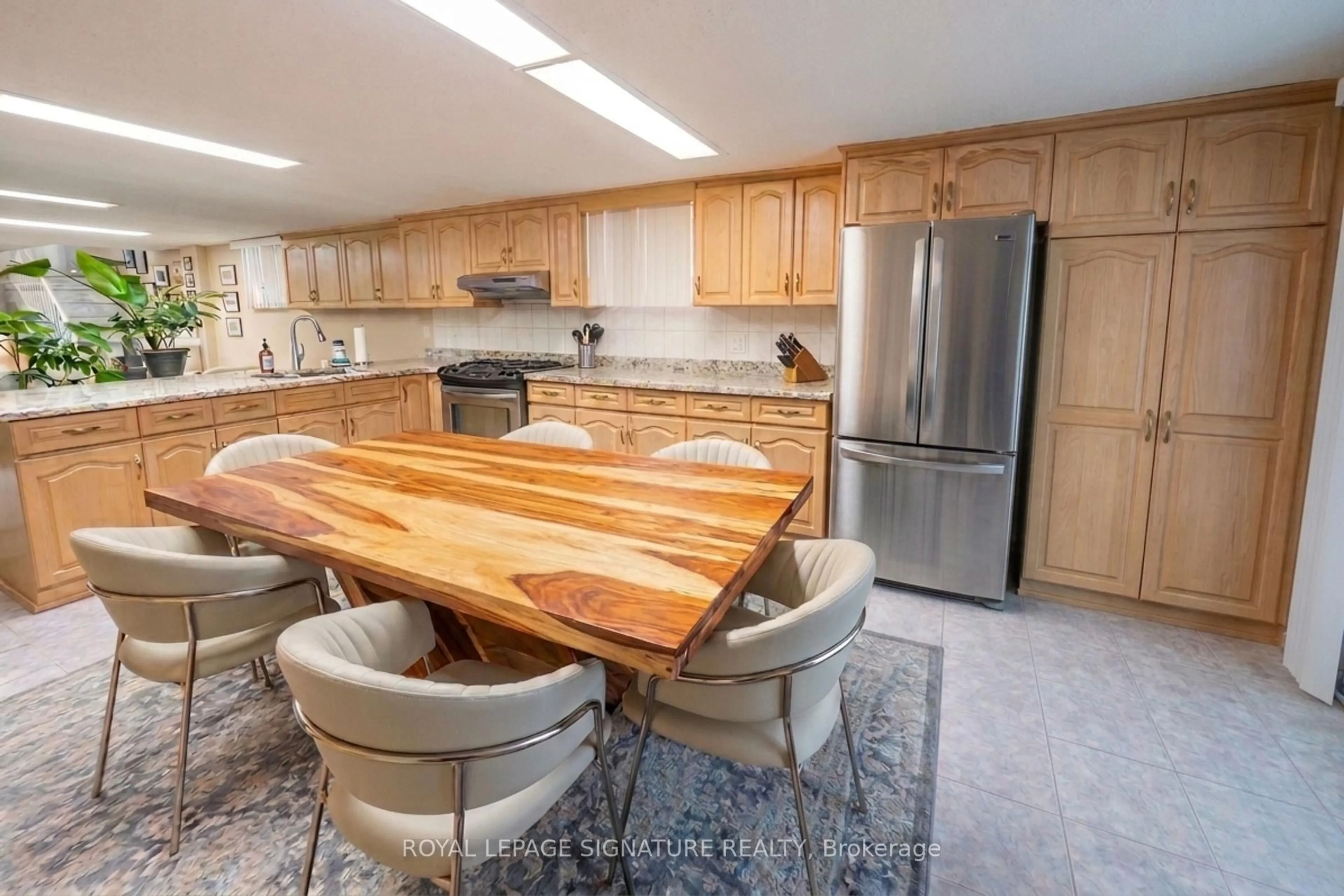Open concept kitchen, unknown for 537 Westmount Ave, Toronto Ontario M6E 3N6