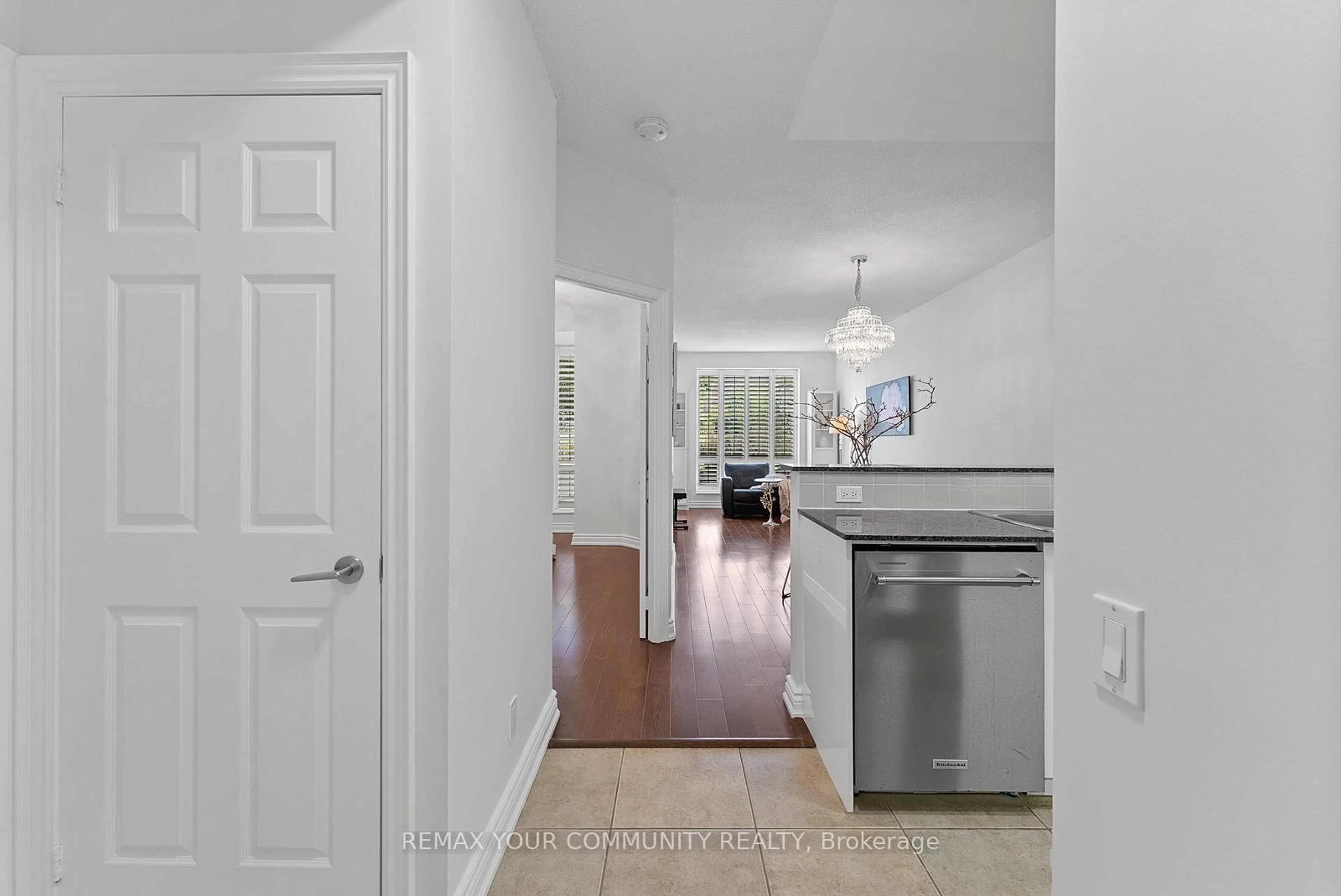 Indoor entryway for 451 Rosewell Ave #105, Toronto Ontario M4R 2H8